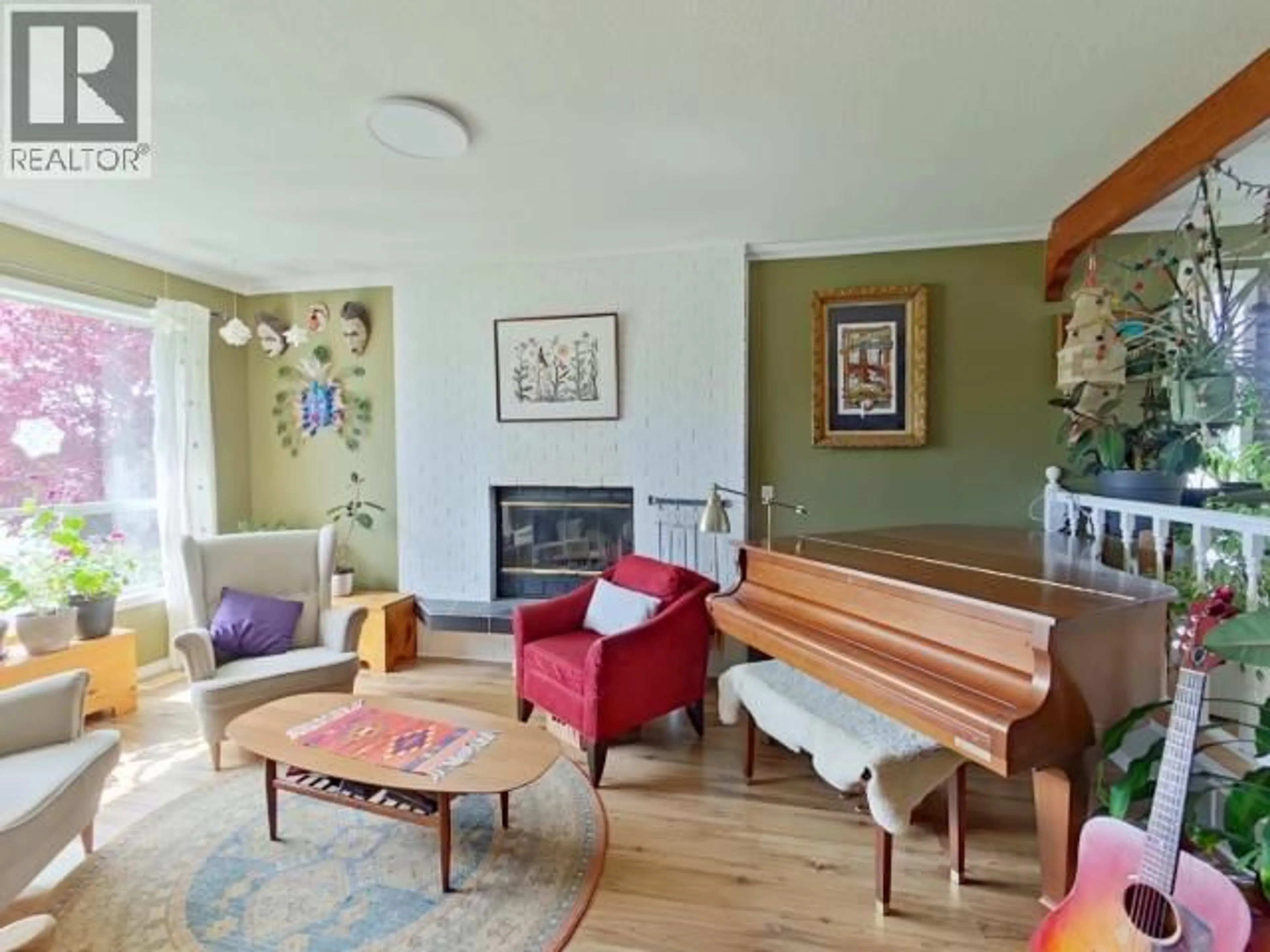 Living room with furniture, wood/laminate floor for 6885 LESLEY CRES, Powell River British Columbia