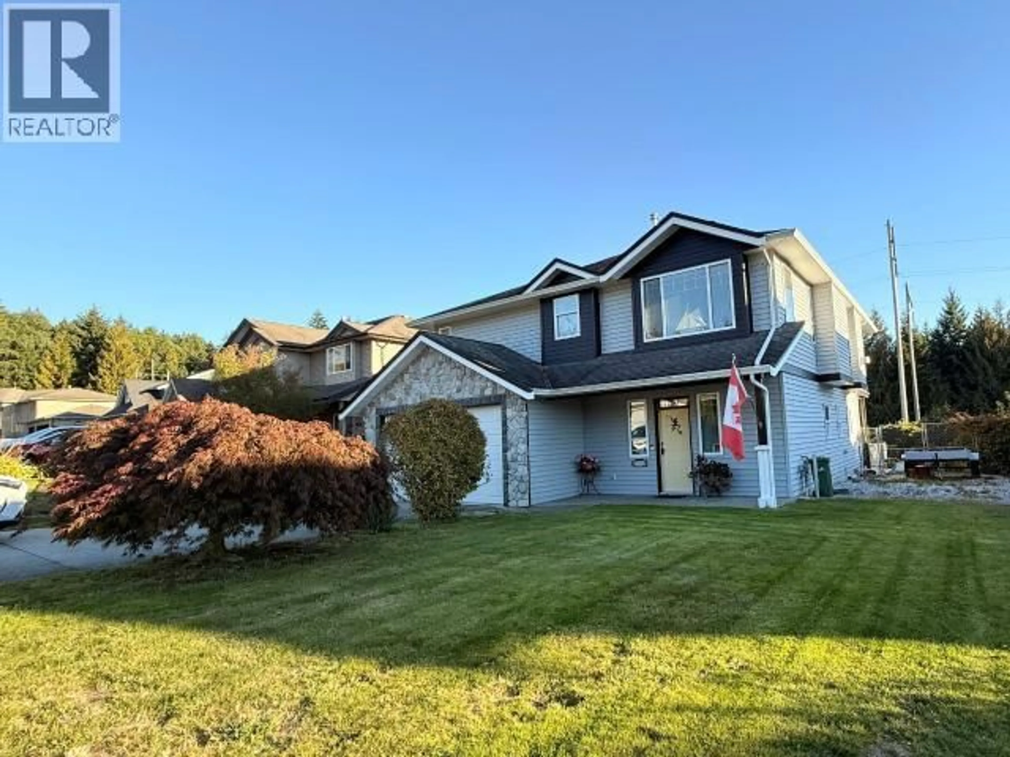 Home with vinyl exterior material, mountain view for 7224 TOBA STREET, Powell River British Columbia V8A5M7