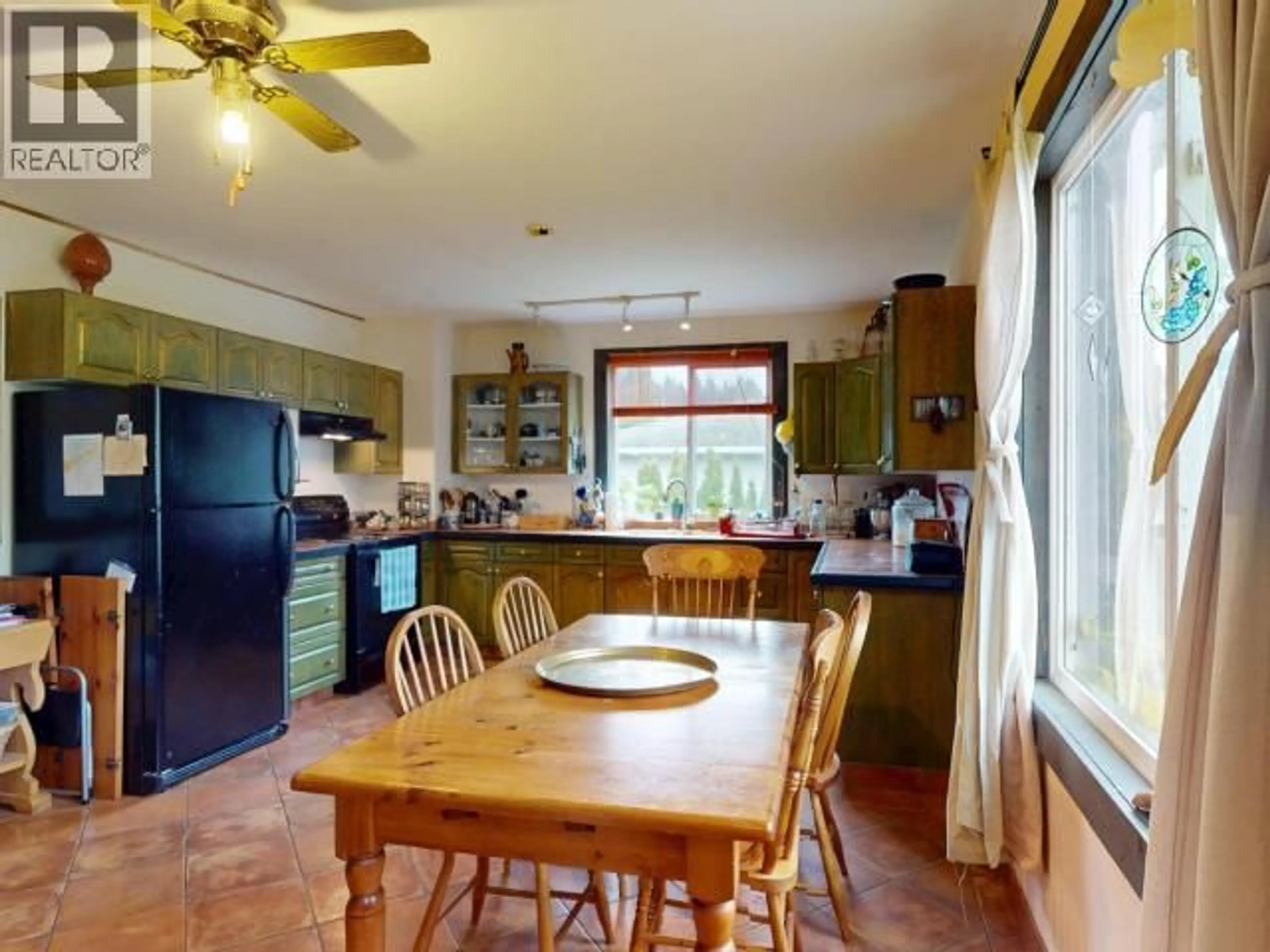 Standard kitchen, unknown for 6475 SETON AVE, Powell River British Columbia V8A4Y1