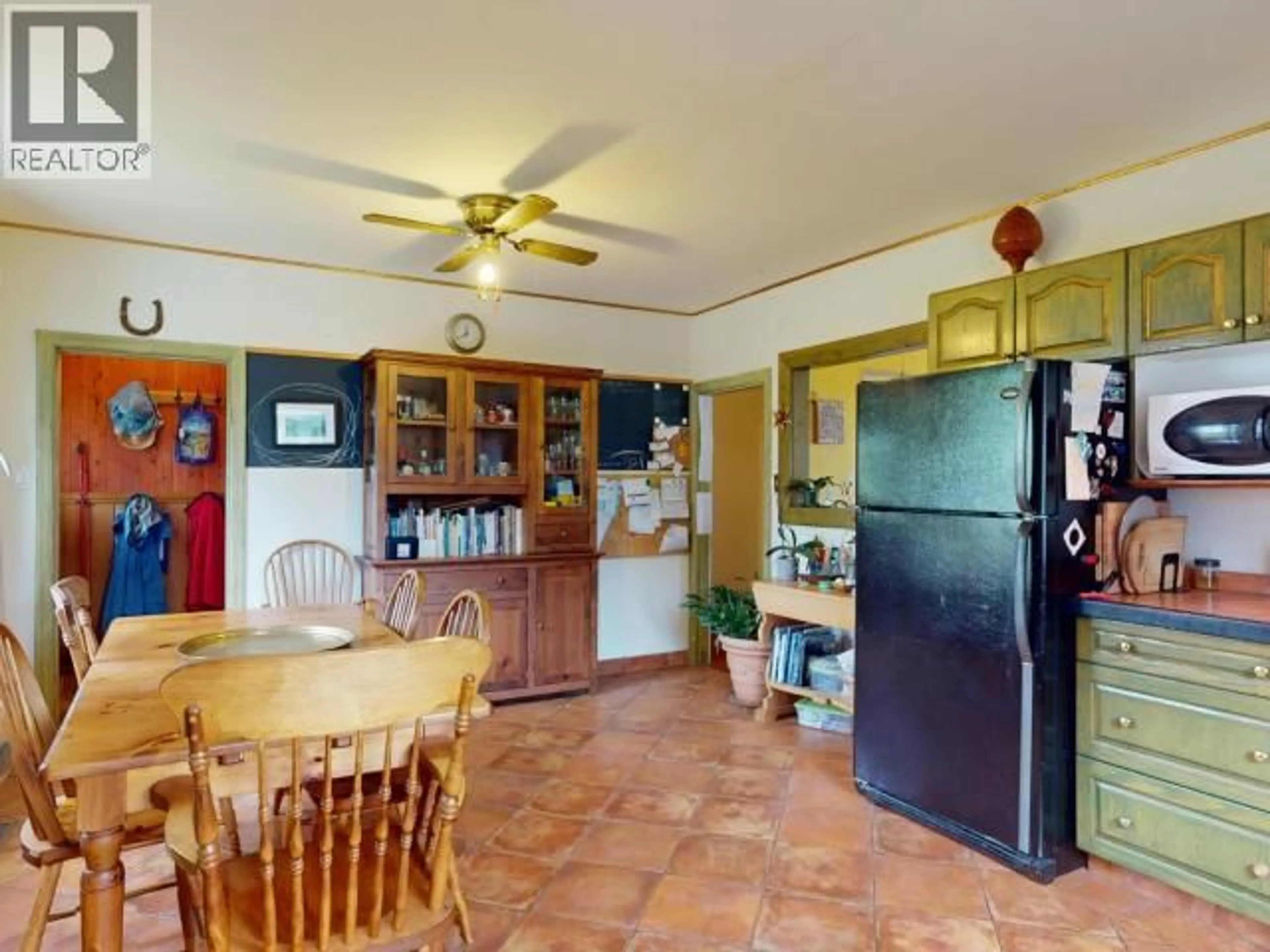 Standard kitchen, ceramic/tile floor for 6475 SETON AVE, Powell River British Columbia V8A4Y1