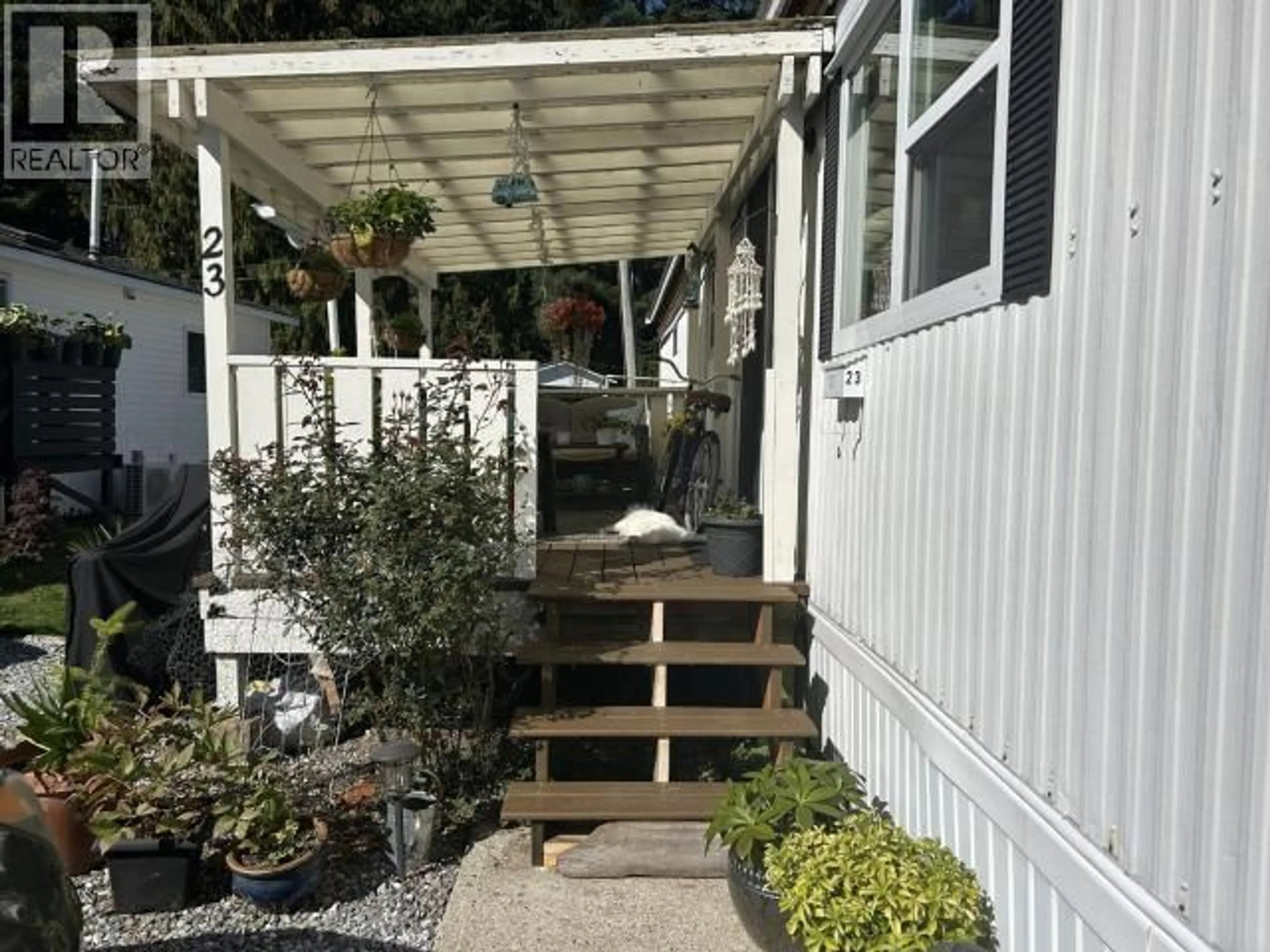 Patio, street for 23-5455 BORDEN PLACE, Powell River British Columbia V8A3W1