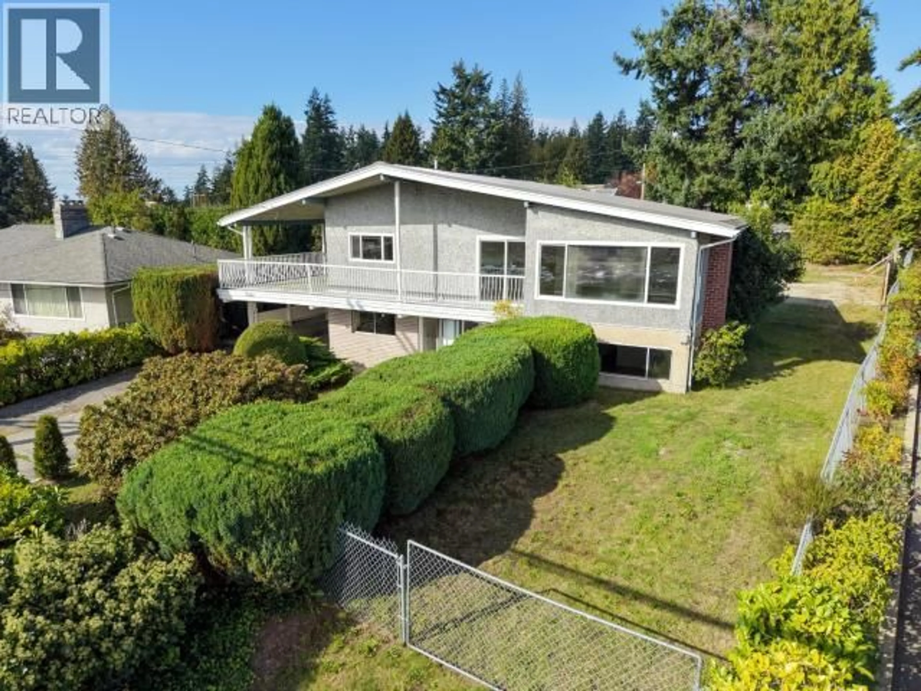 A pic from outside/outdoor area/front of a property/back of a property/a pic from drone, unknown for 7043 ALBERNI STREET, Powell River British Columbia V8A2C2