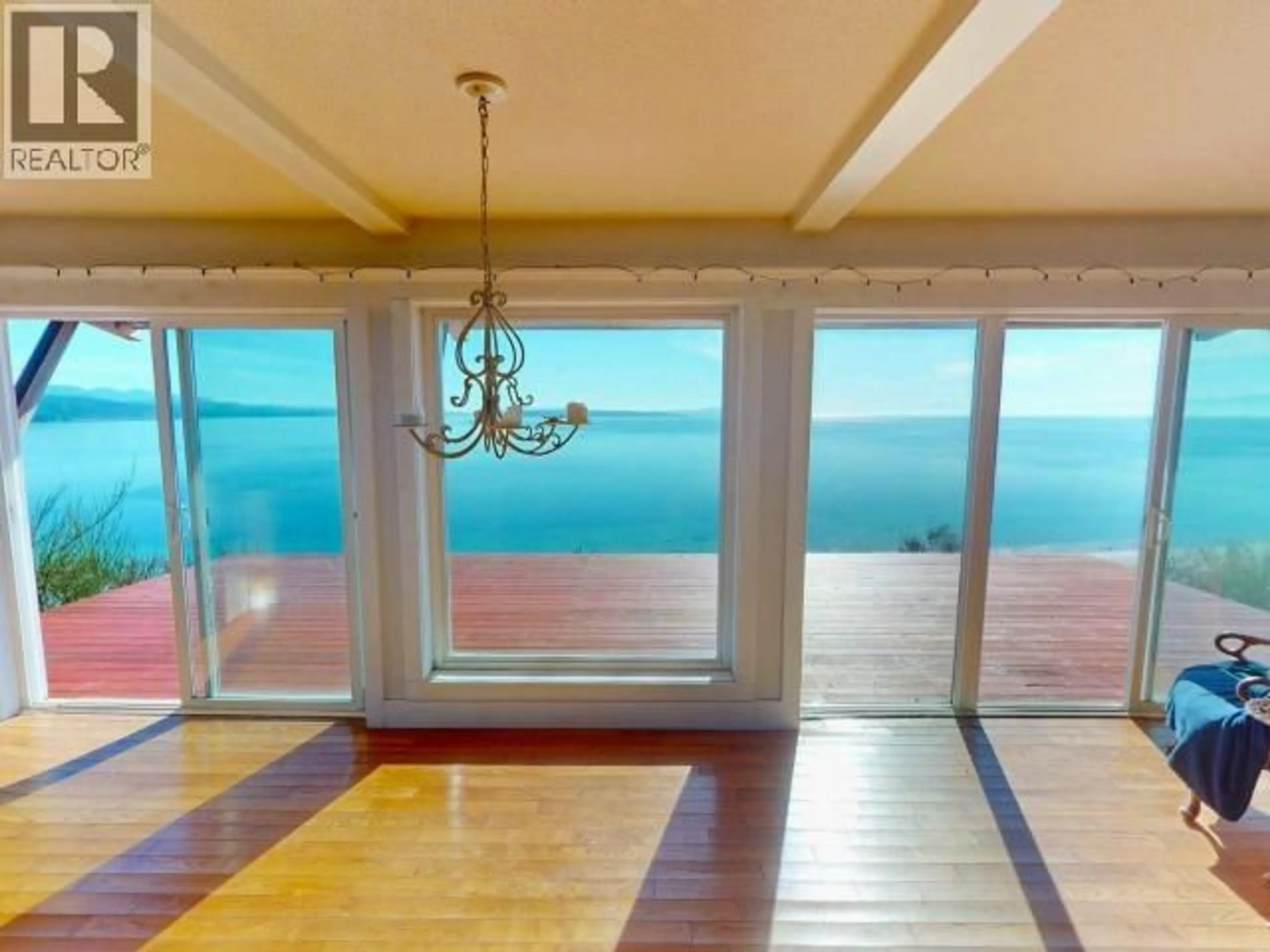 Indoor foyer for 3176 OCEANVIEW LANE, Savary Island British Columbia