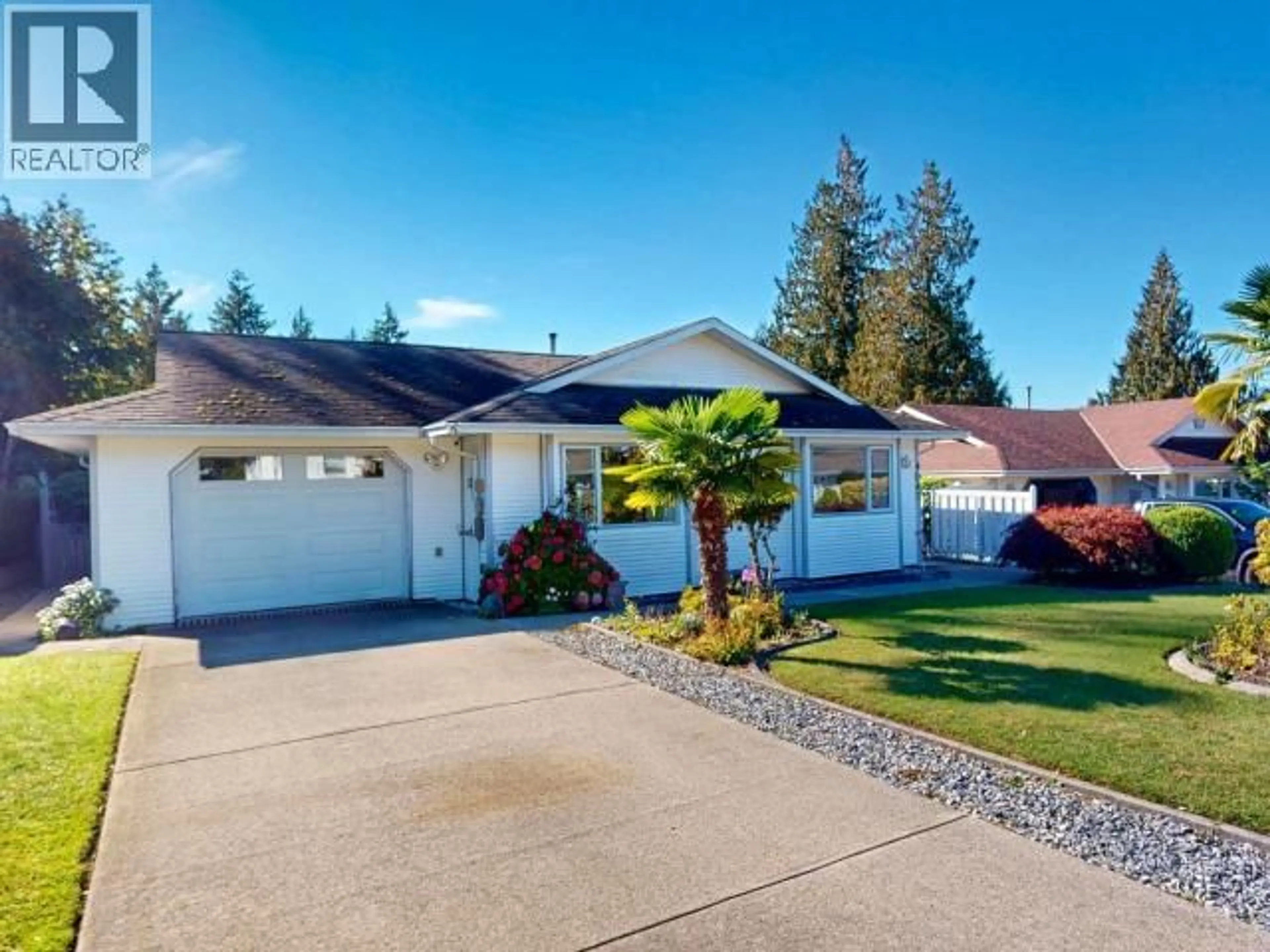 Home with vinyl exterior material, street for 4045 SAVARY PLACE, Powell River British Columbia V8A5R7