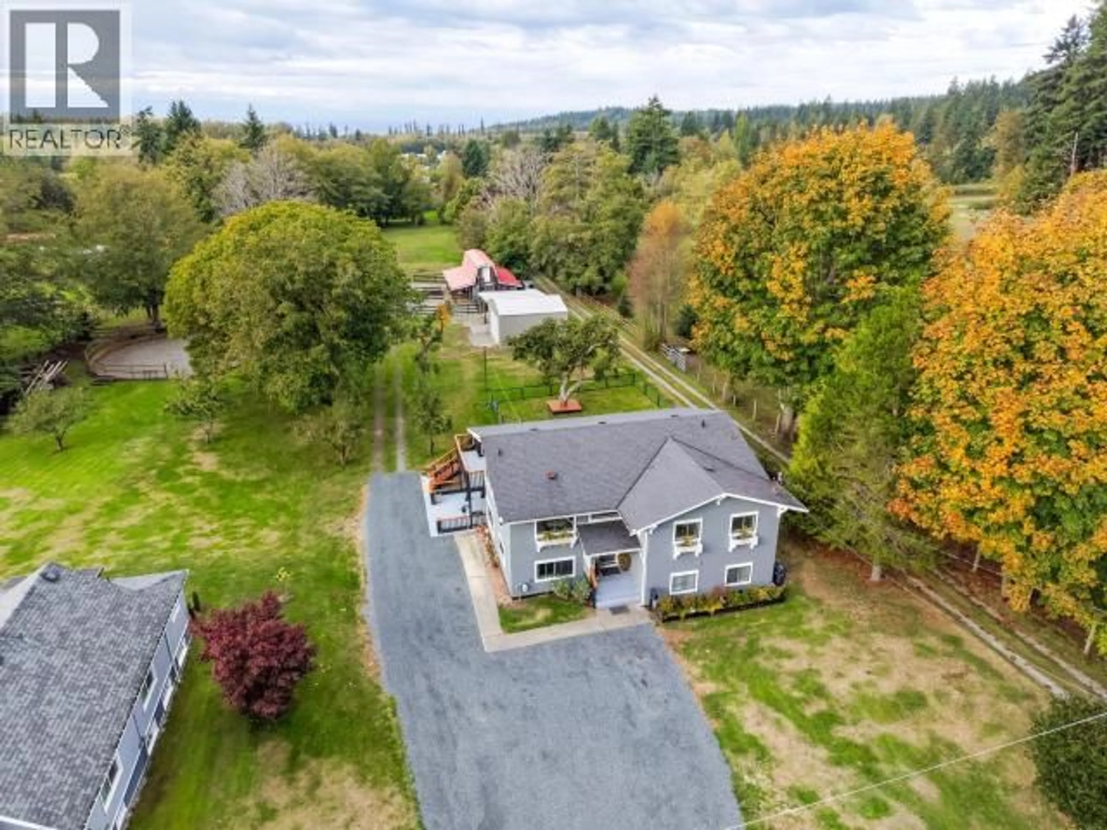 A pic from outside/outdoor area/front of a property/back of a property/a pic from drone, unknown for 6585 KING AVE, Powell River British Columbia V8A4X9