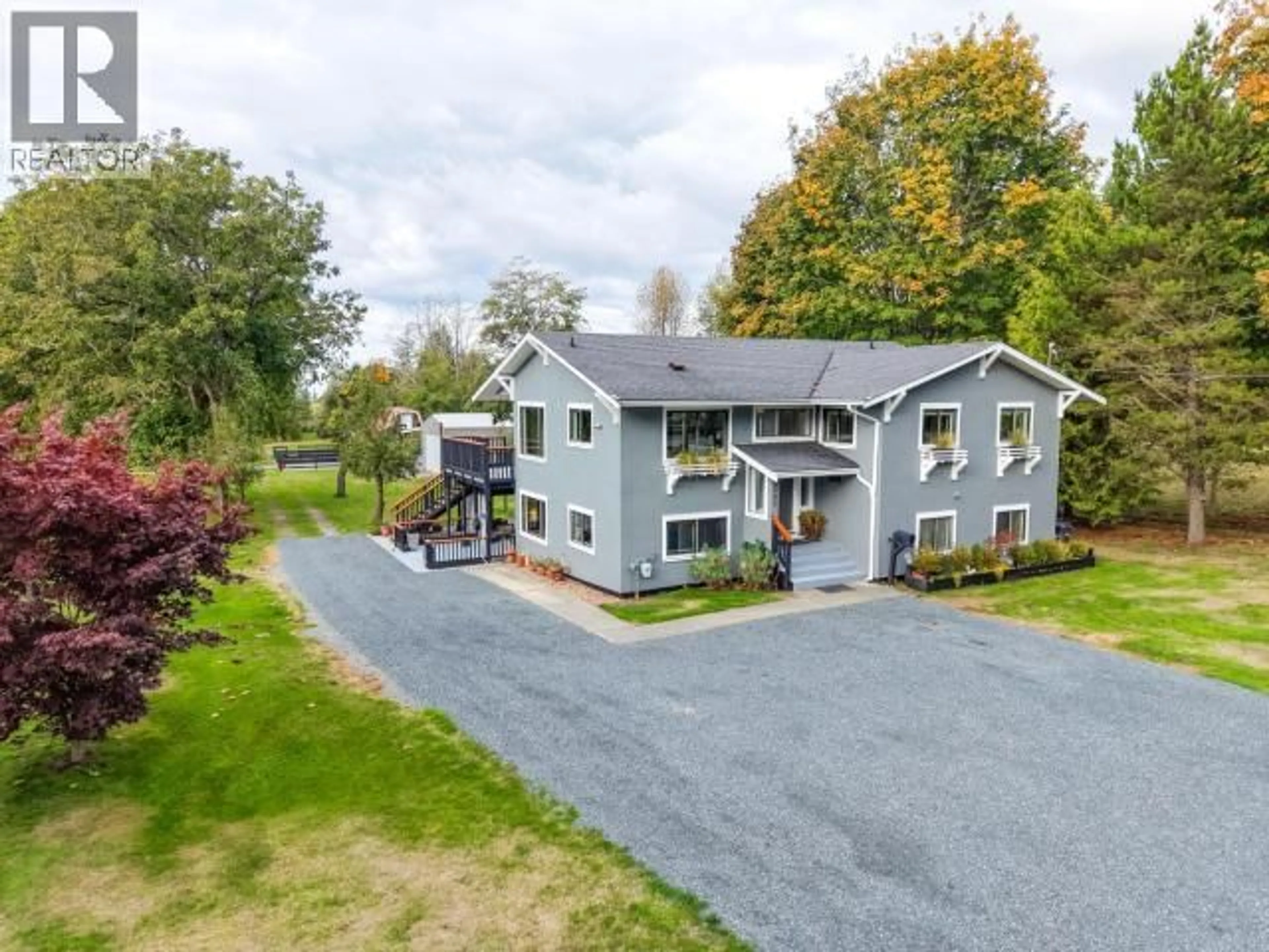 A pic from outside/outdoor area/front of a property/back of a property/a pic from drone, street for 6585 KING AVE, Powell River British Columbia V8A4X9