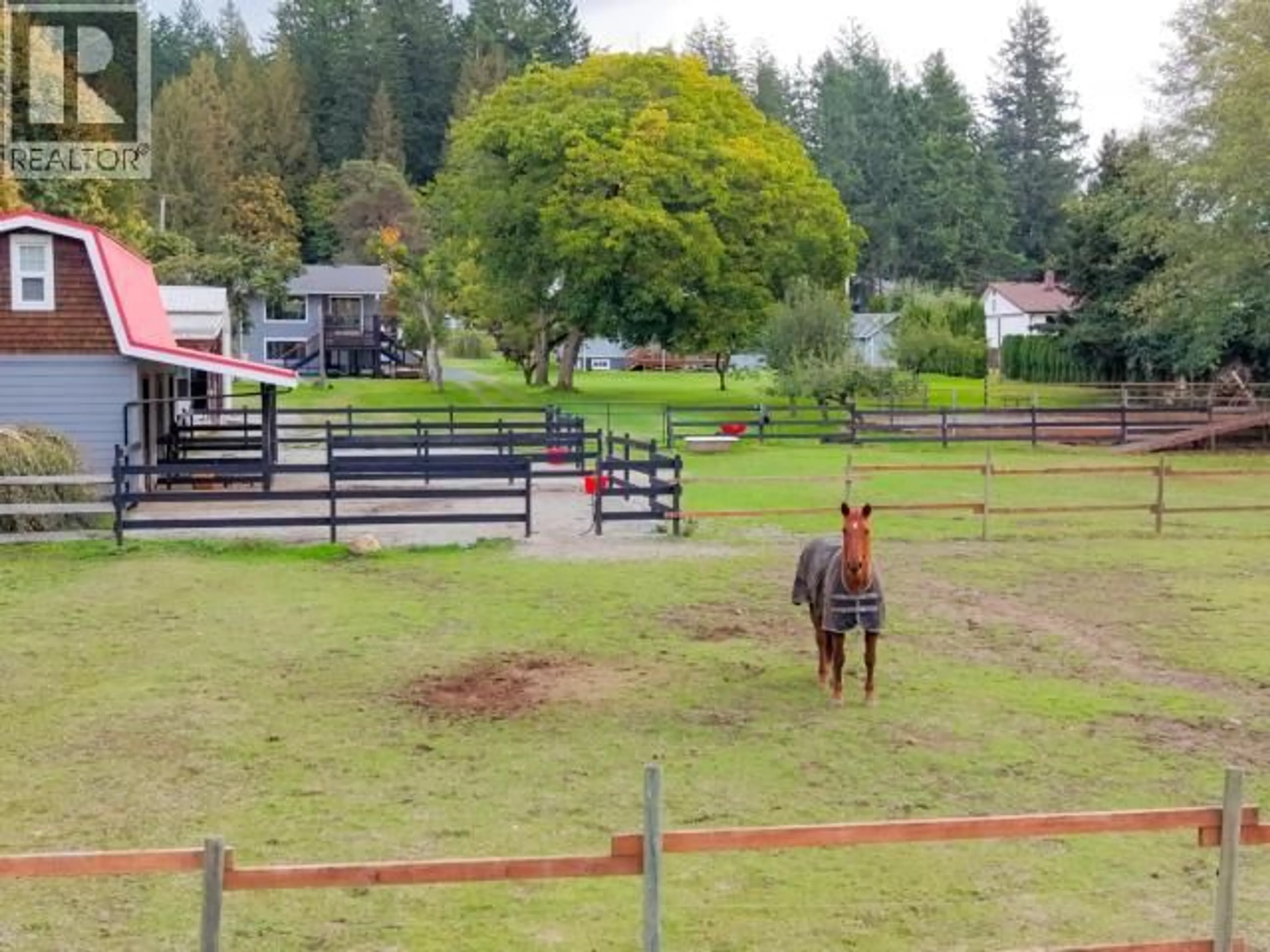 A pic from outside/outdoor area/front of a property/back of a property/a pic from drone, mountain view for 6585 KING AVE, Powell River British Columbia V8A4X9