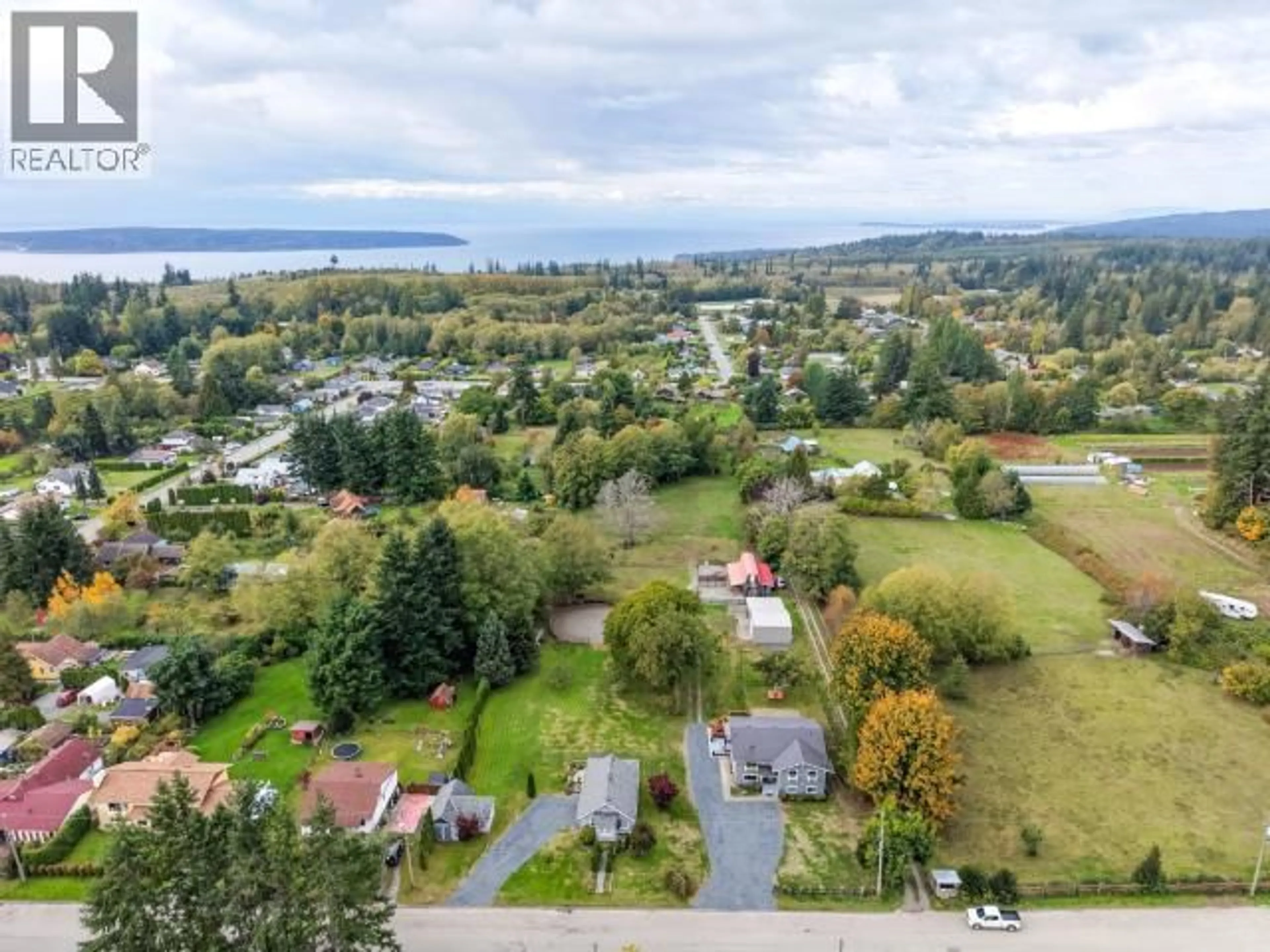 A pic from outside/outdoor area/front of a property/back of a property/a pic from drone, water/lake/river/ocean view for 6577 KING AVE, Powell River British Columbia V8A4X9