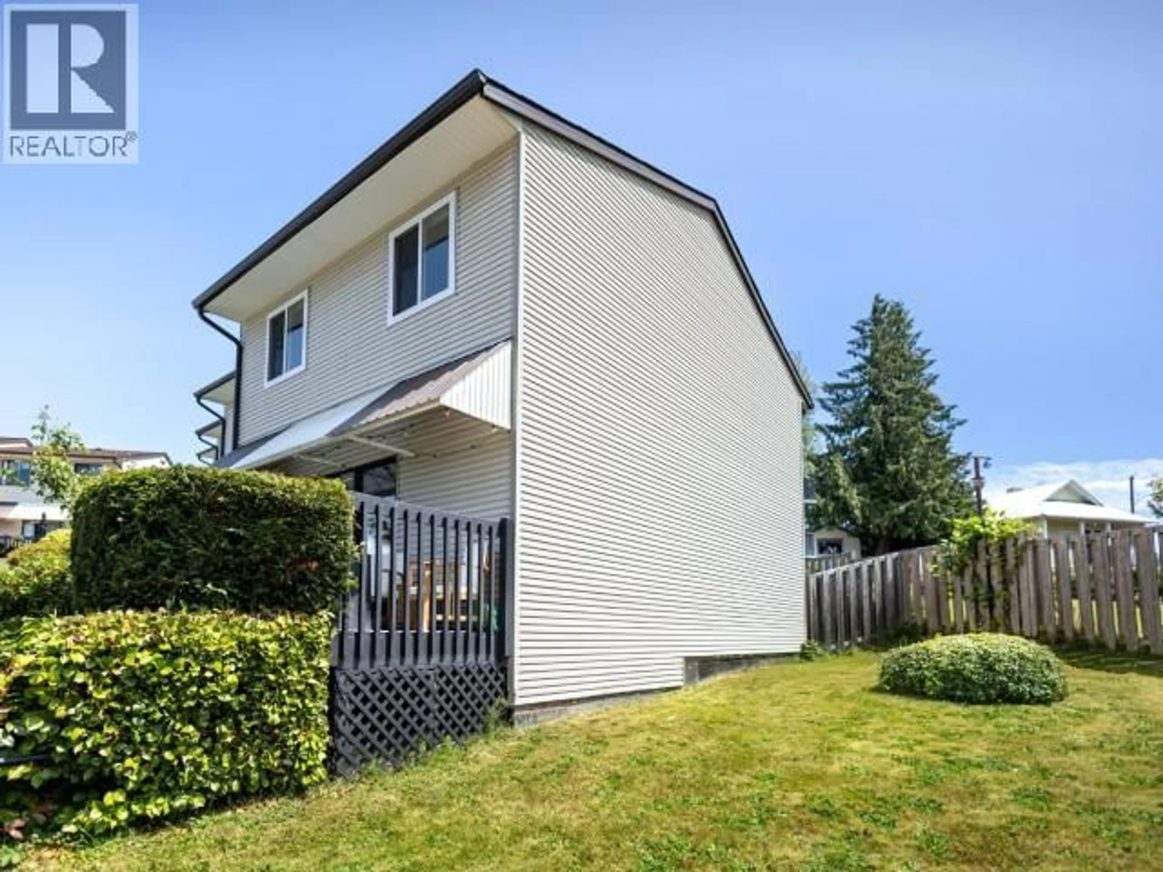 Home with vinyl exterior material, street for 1 - 4651 HARVIE AVE, Powell River British Columbia V8A2P4