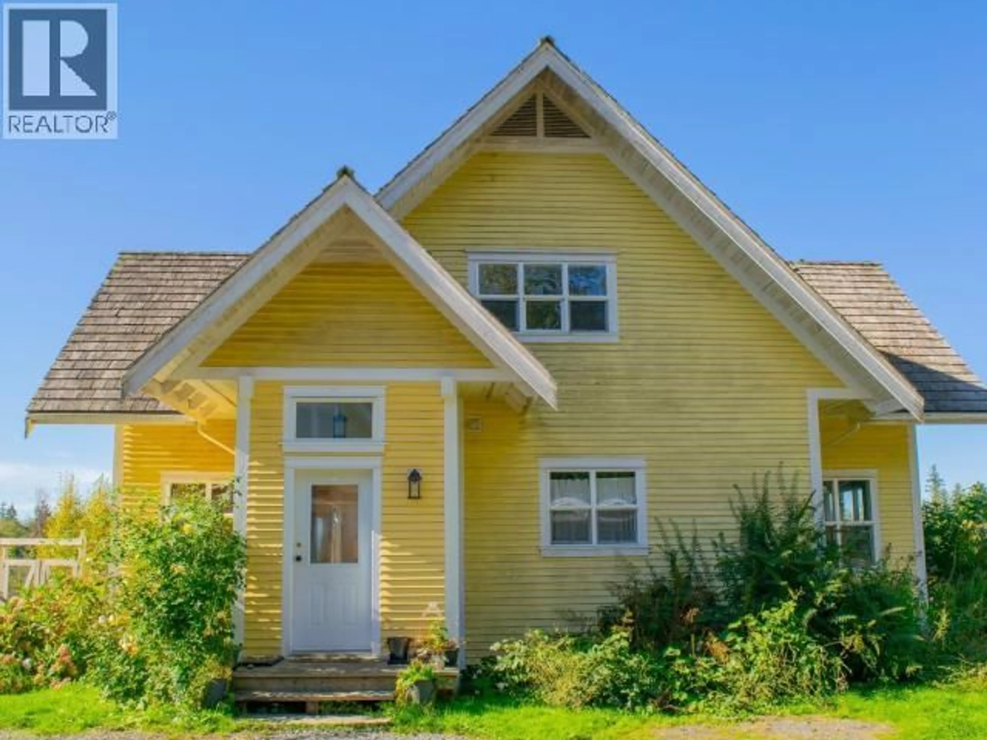 Home with vinyl exterior material, street for 6701 MCMAHON AVENUE, Powell River British Columbia V8A4W2