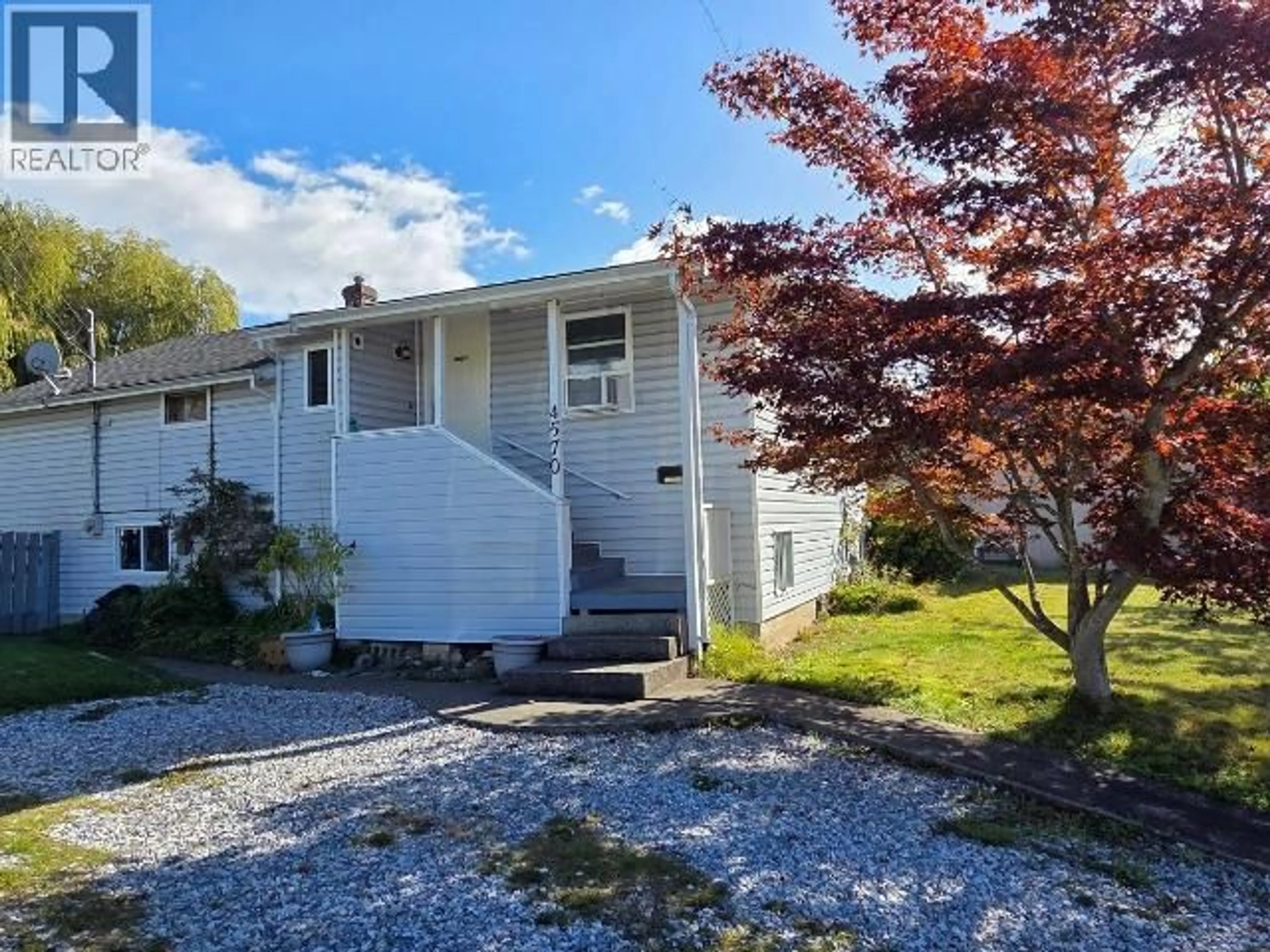 A pic from outside/outdoor area/front of a property/back of a property/a pic from drone, street for 4570 MICHIGAN AVE, Powell River British Columbia V8A2S8