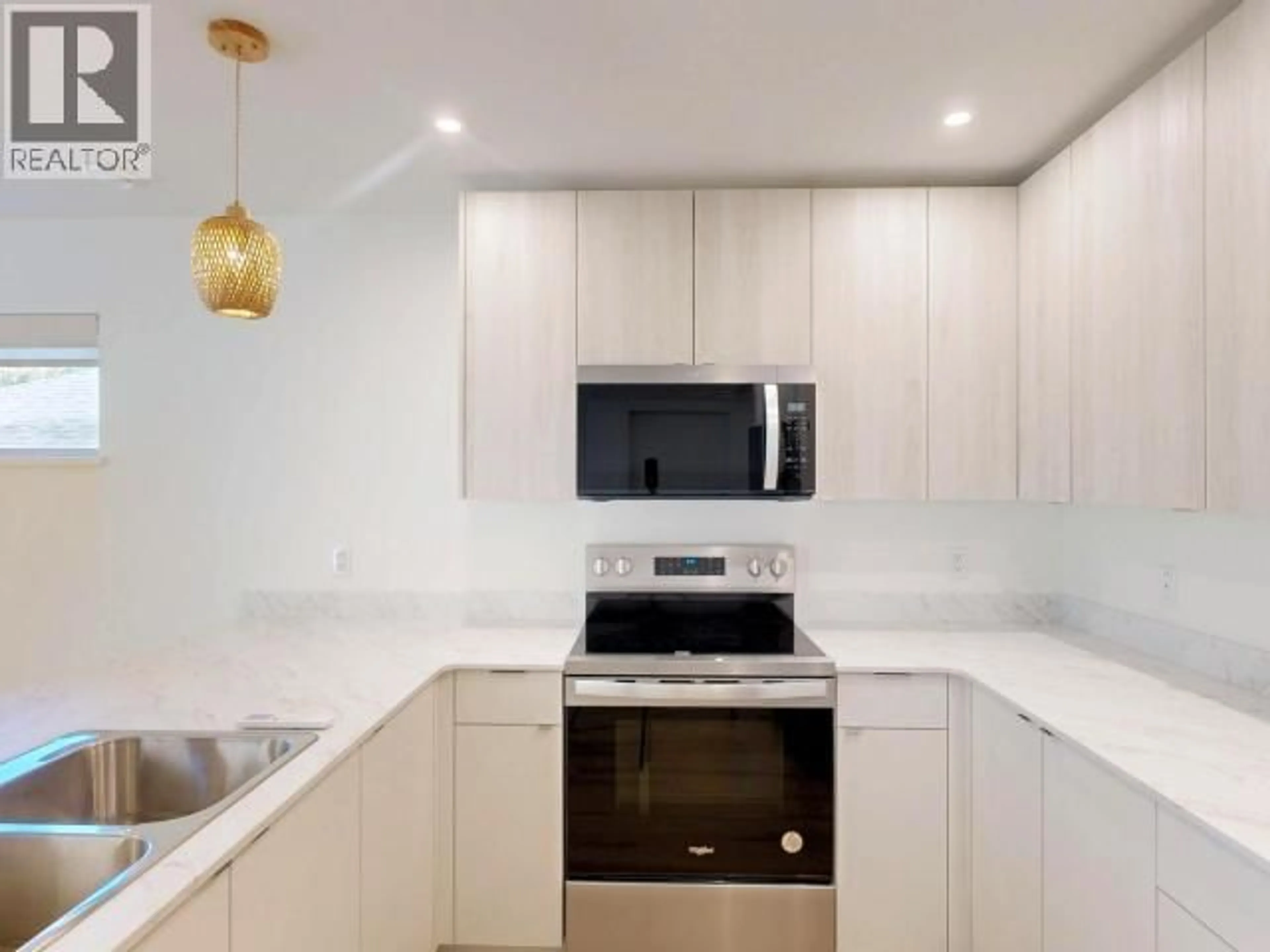 Standard kitchen, unknown for 7160 EDGEHILL CRESCENT, Powell River British Columbia