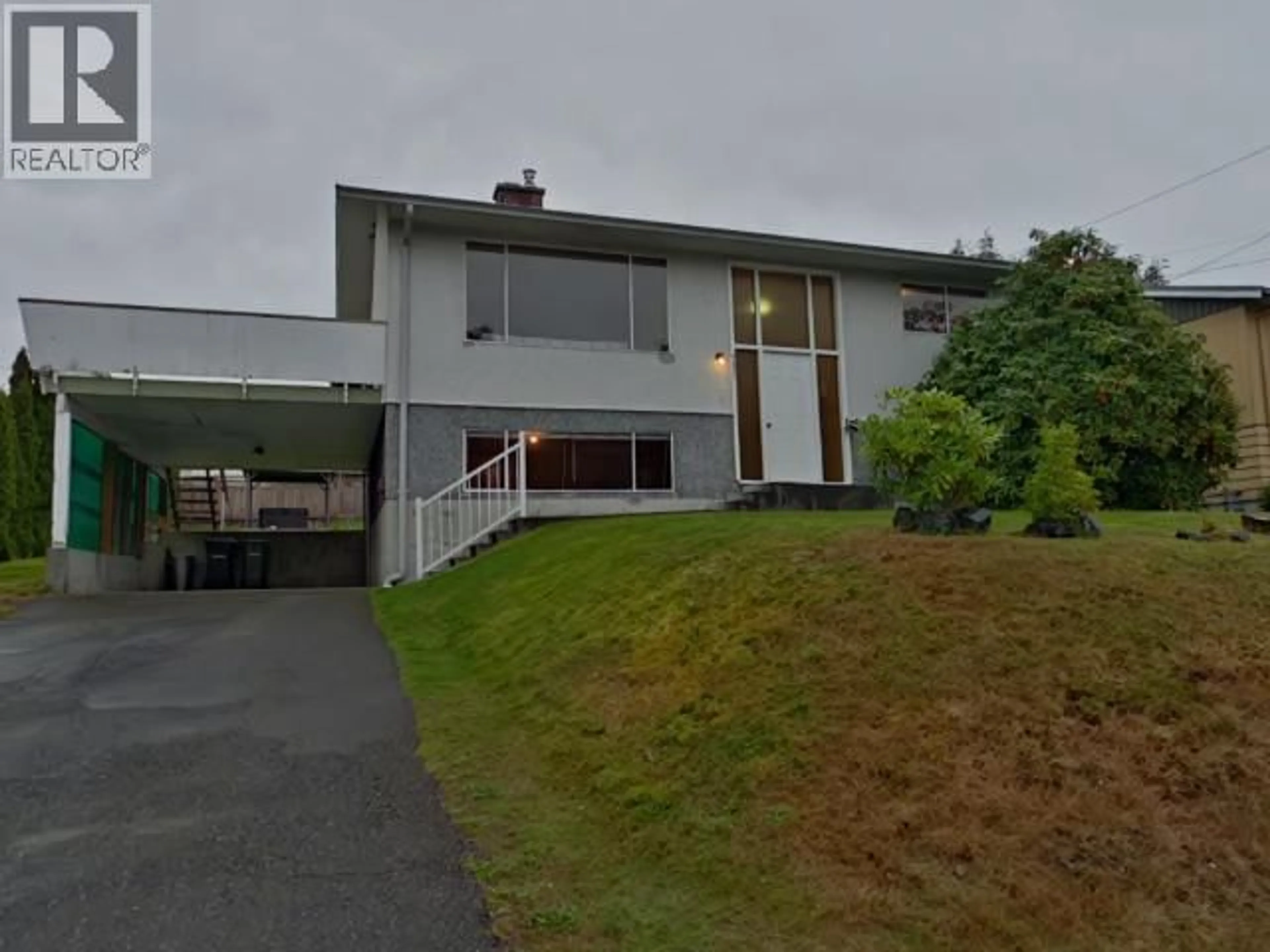 A pic from outside/outdoor area/front of a property/back of a property/a pic from drone, unknown for 4600 REDONDA AVE, Powell River British Columbia V8A3H4