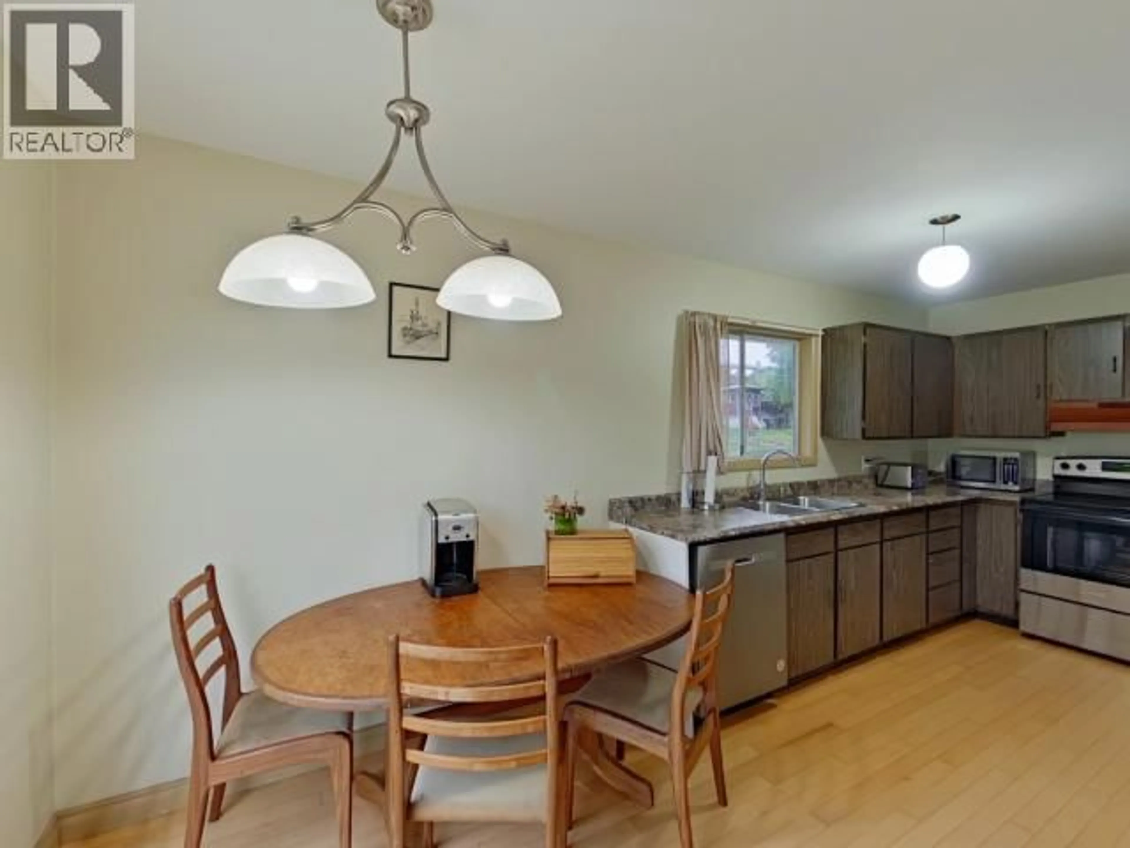 Open concept kitchen, unknown for 4600 REDONDA AVE, Powell River British Columbia V8A3H4