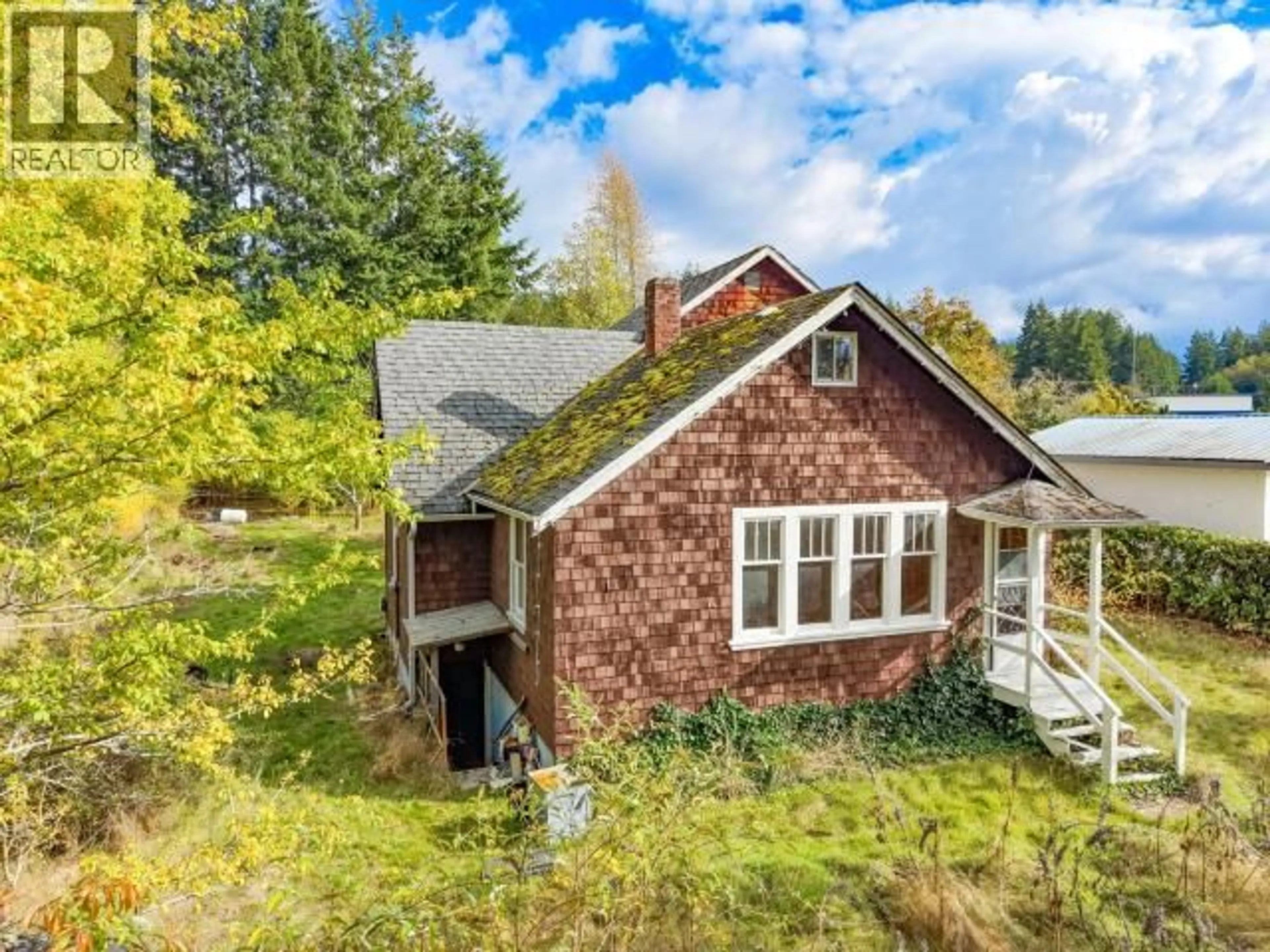A pic from outside/outdoor area/front of a property/back of a property/a pic from drone, unknown for 6338 JONCAS PLACE, Powell River British Columbia