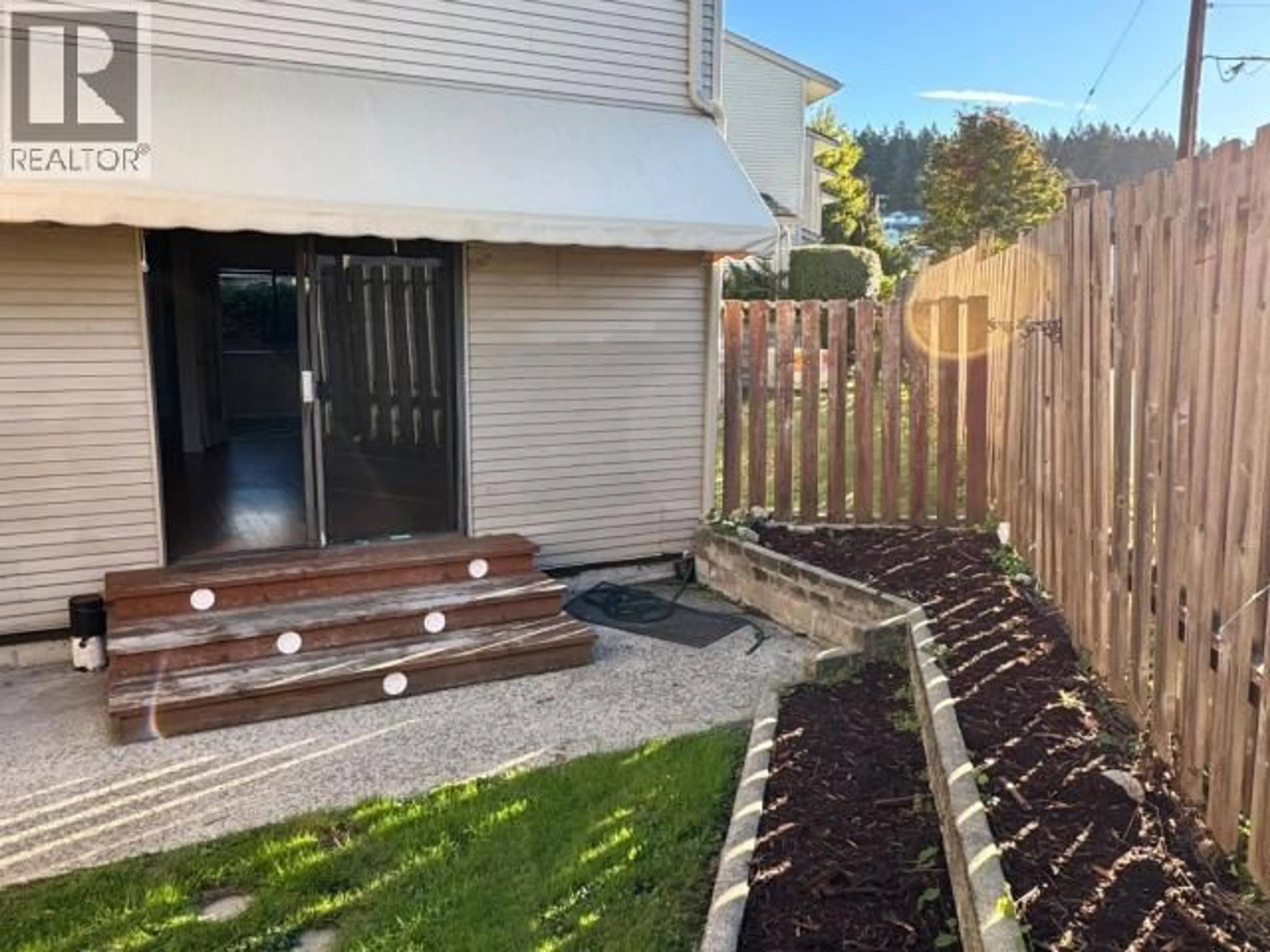 Patio, street for 20-3870 JOYCE AVE, Powell River British Columbia V8A2Z1