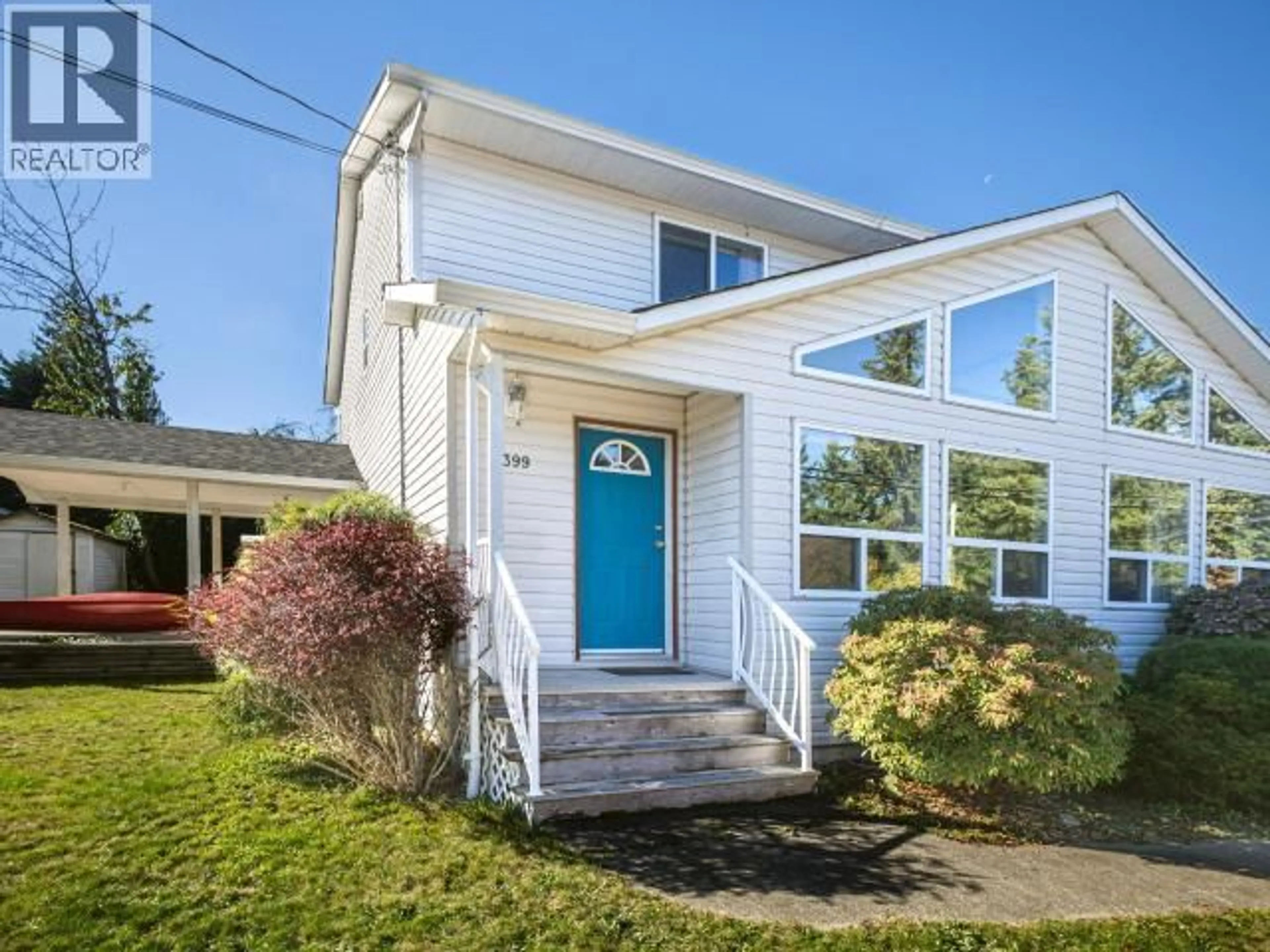 Home with vinyl exterior material, street for A - 5399 MANSON AVE, Powell River British Columbia V8A3P7