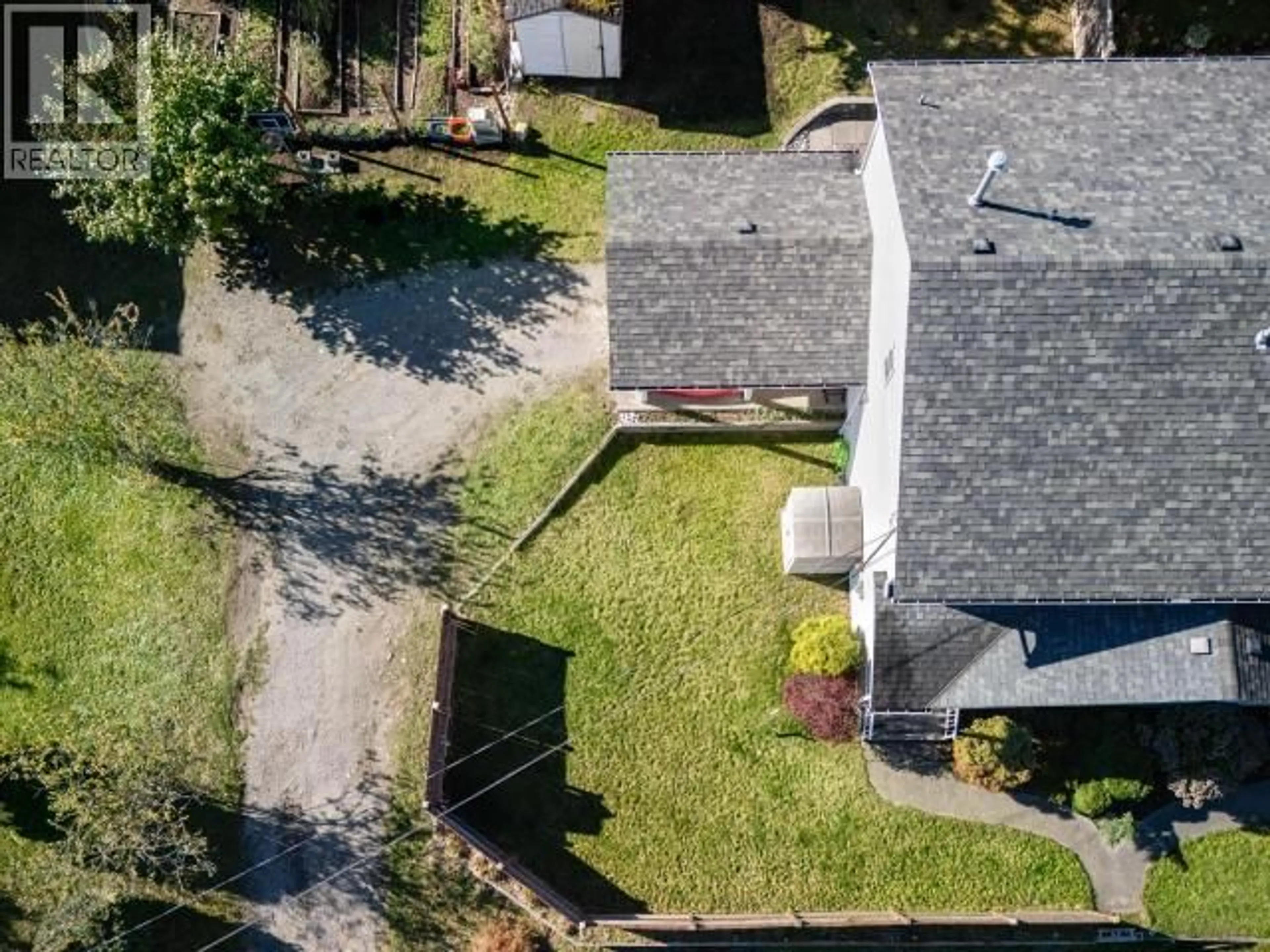 A pic from outside/outdoor area/front of a property/back of a property/a pic from drone, street for A - 5399 MANSON AVE, Powell River British Columbia V8A3P7