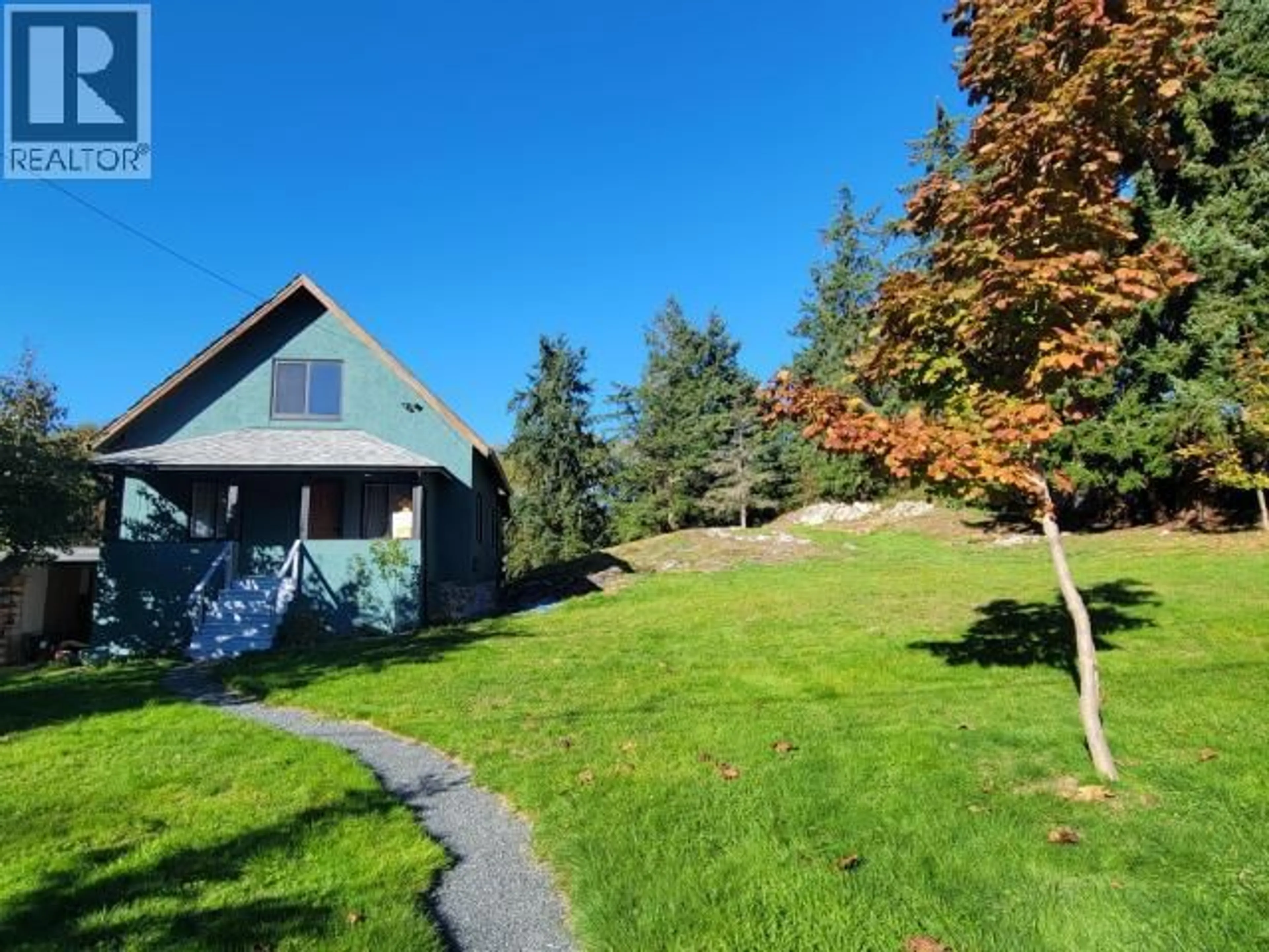 A pic from outside/outdoor area/front of a property/back of a property/a pic from drone, unknown for 5875 FRASER STREET, Powell River British Columbia V8A4T6