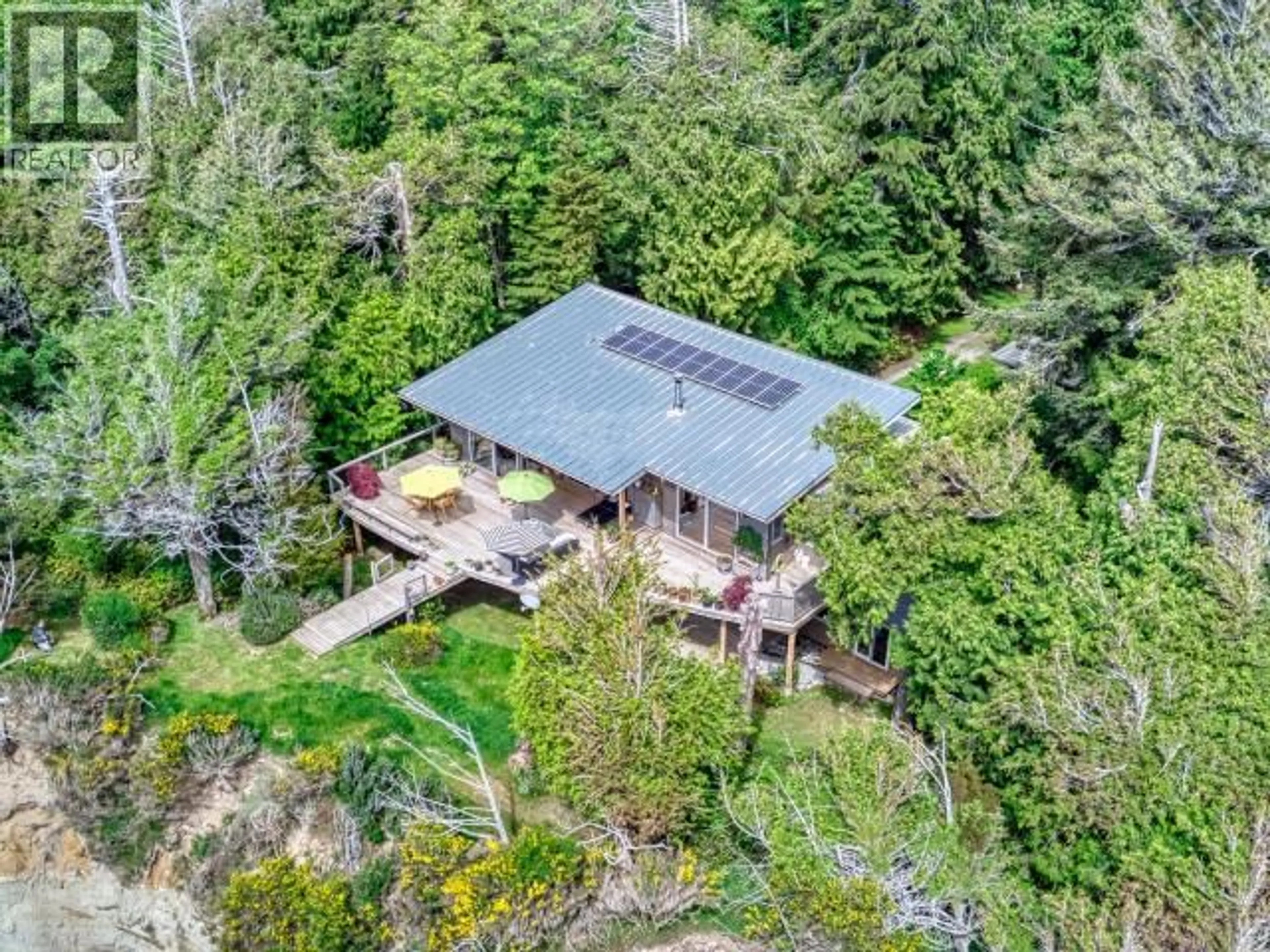 A pic from outside/outdoor area/front of a property/back of a property/a pic from drone, unknown for 1628 VANCOUVER BLVD, Savary Island British Columbia