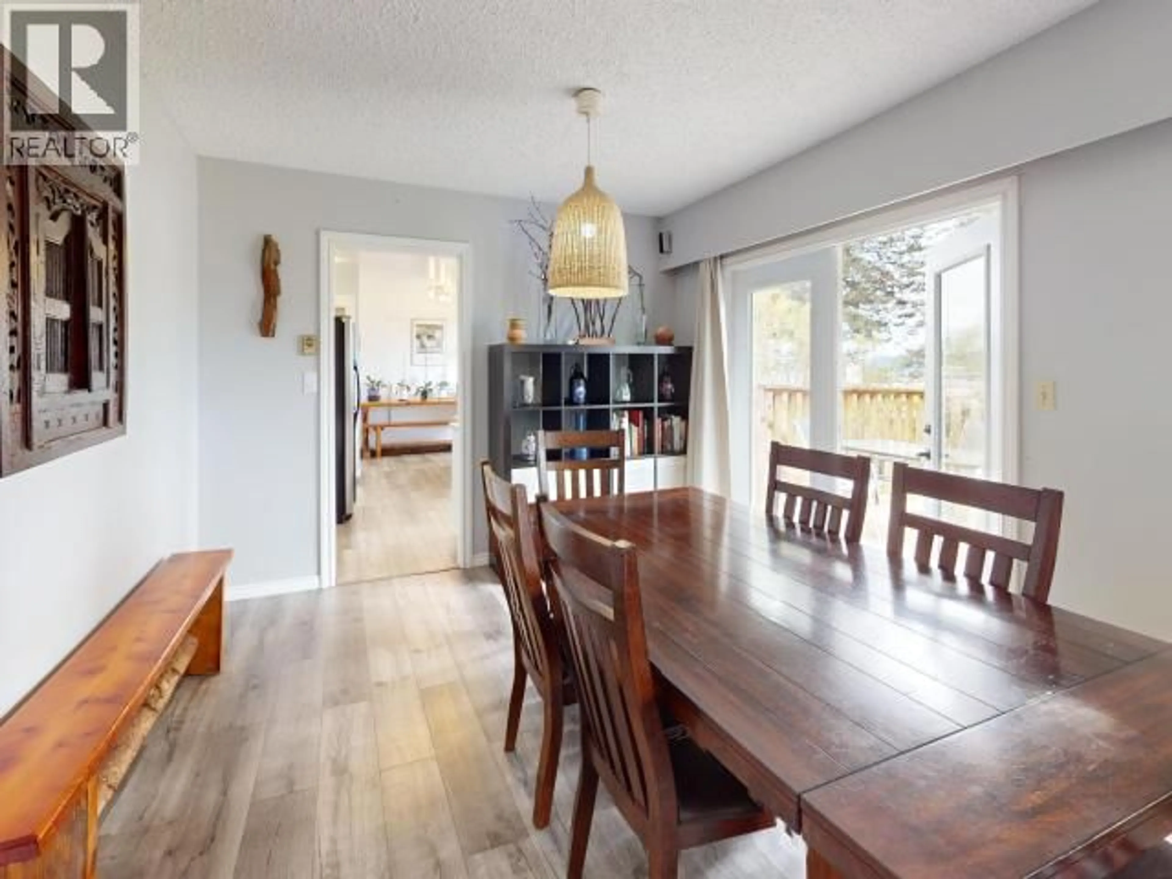 Dining room, wood/laminate floor for 3433 SELKIRK AVE, Powell River British Columbia V8A5G3