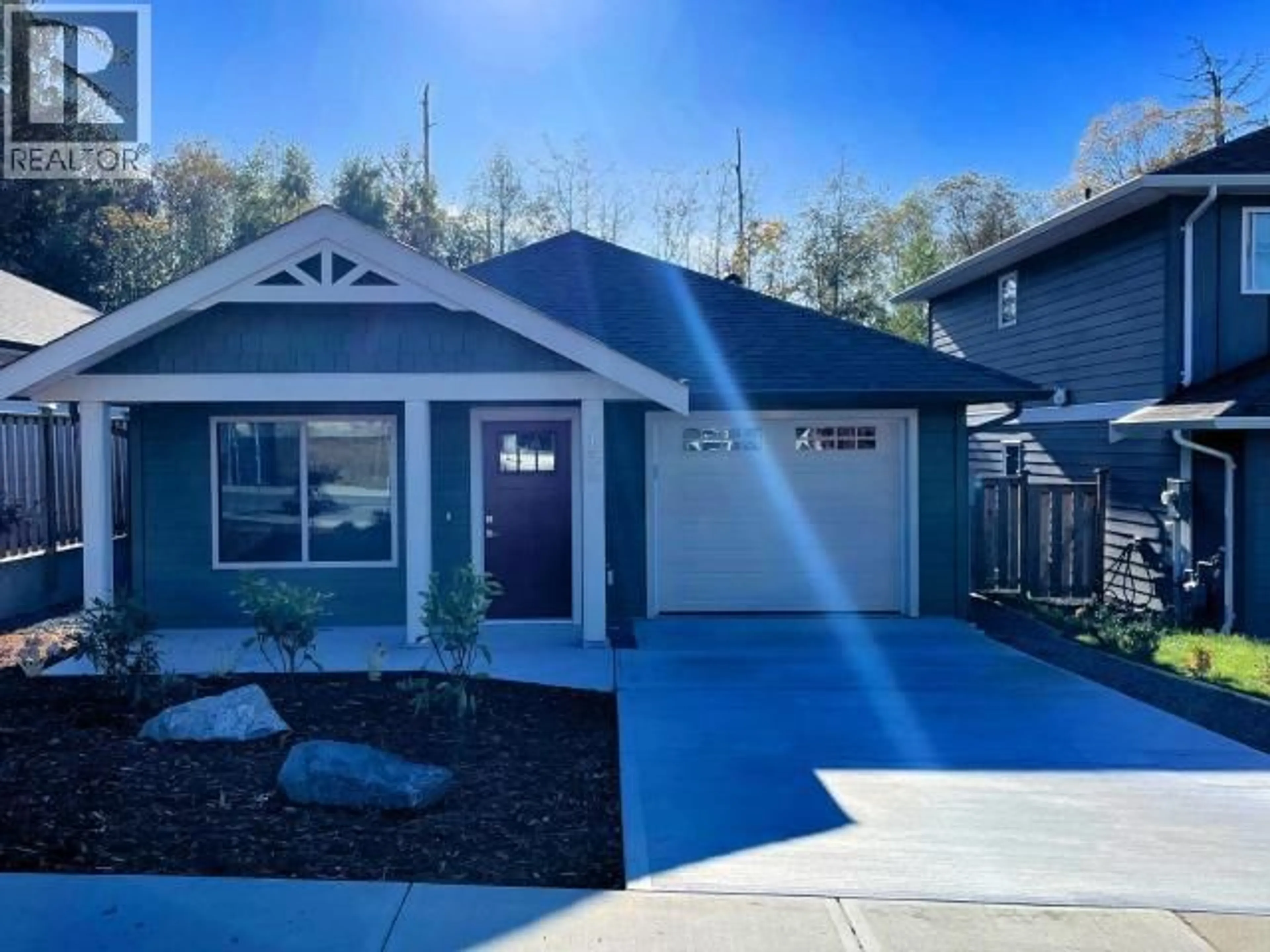 Home with vinyl exterior material, street for 7156 EDGEHILL CRESCENT, Powell River British Columbia
