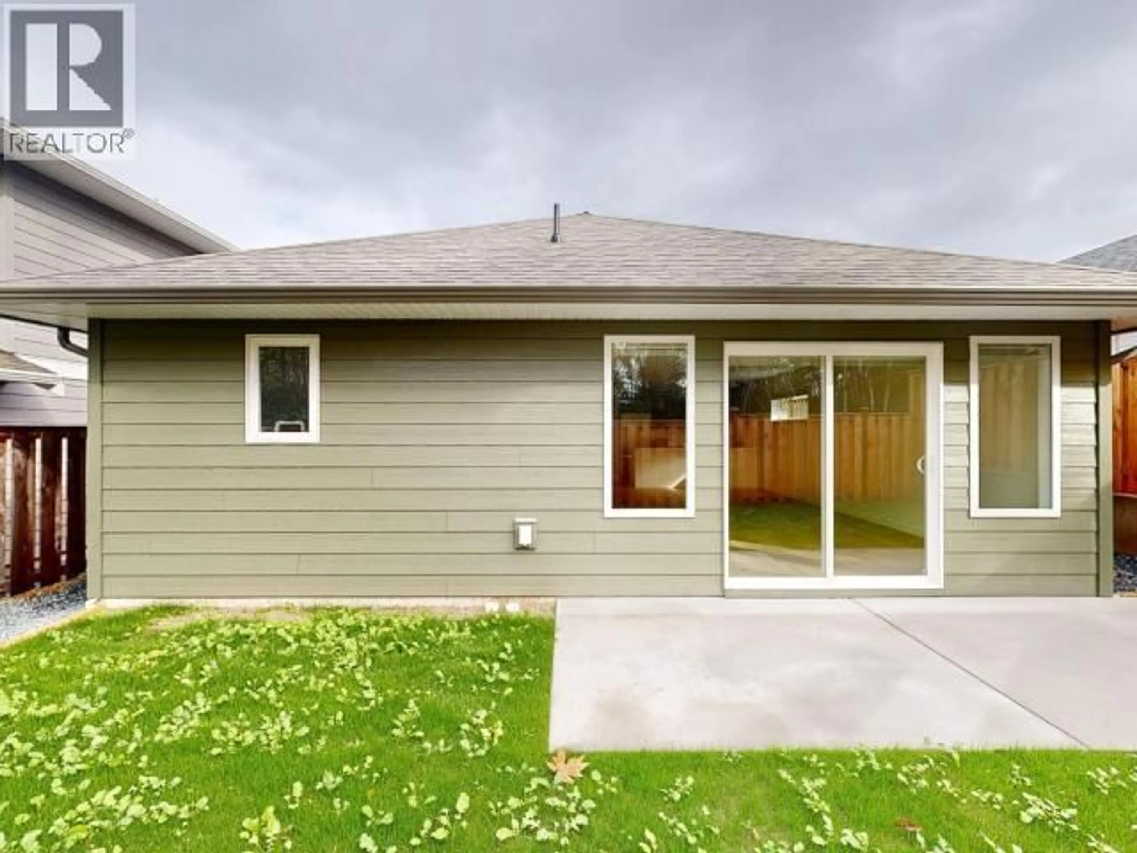 Home with vinyl exterior material, street for 7156 EDGEHILL CRESCENT, Powell River British Columbia