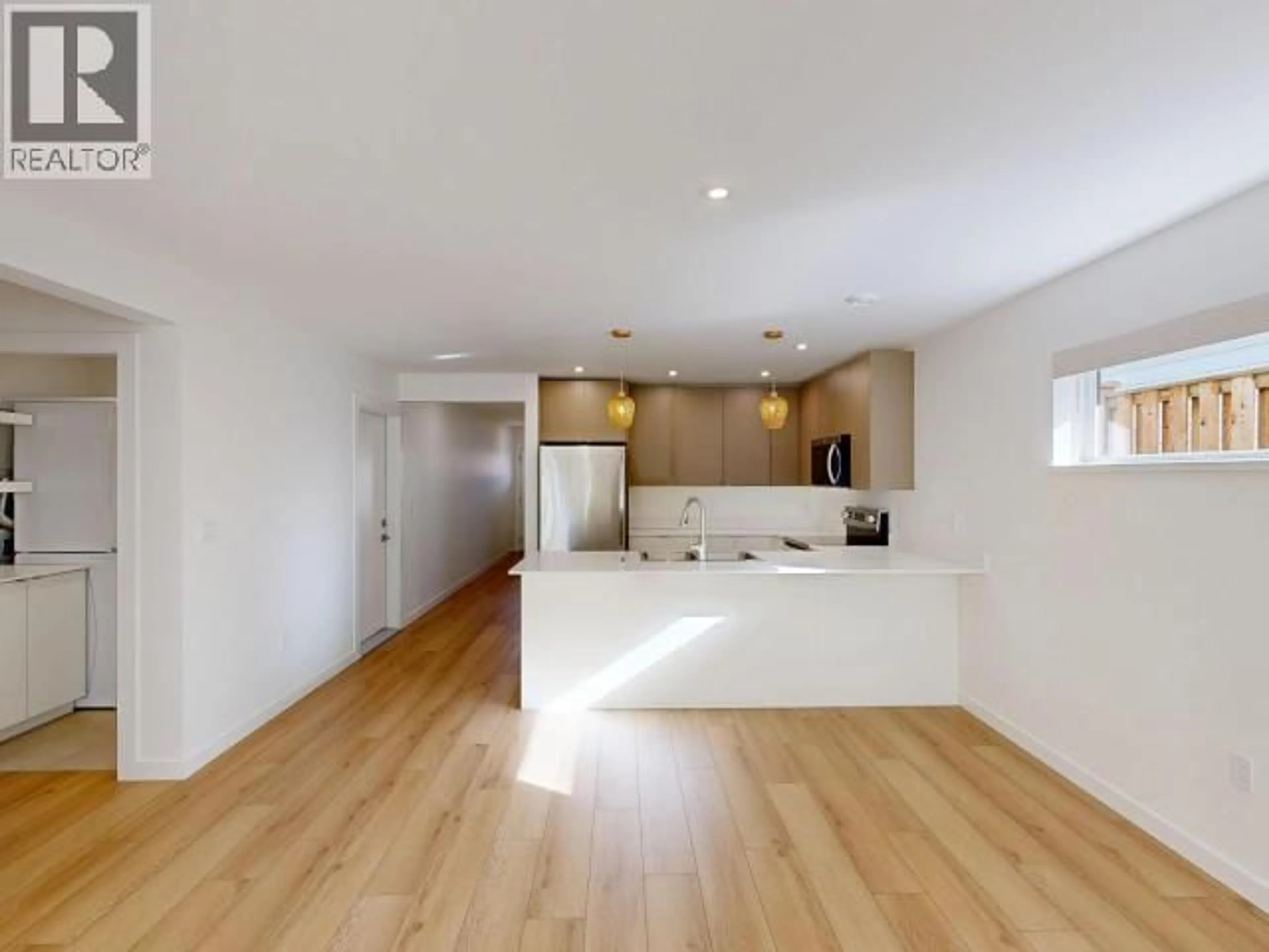 Open concept kitchen, wood/laminate floor for 7156 EDGEHILL CRESCENT, Powell River British Columbia