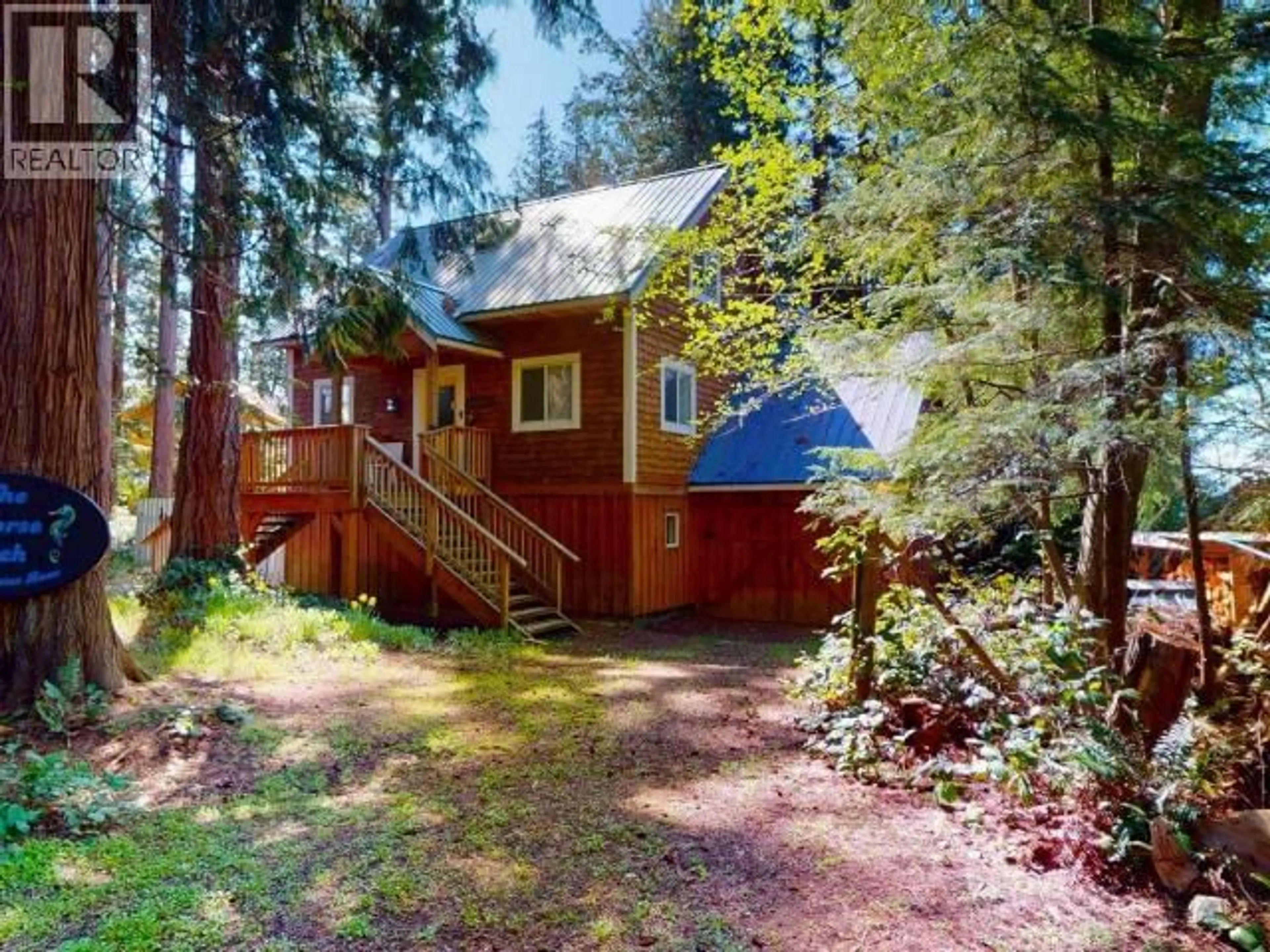 A pic from outside/outdoor area/front of a property/back of a property/a pic from drone, forest/trees view for 2902 ARBUTUS LANE, Savary Island British Columbia V0N2G0