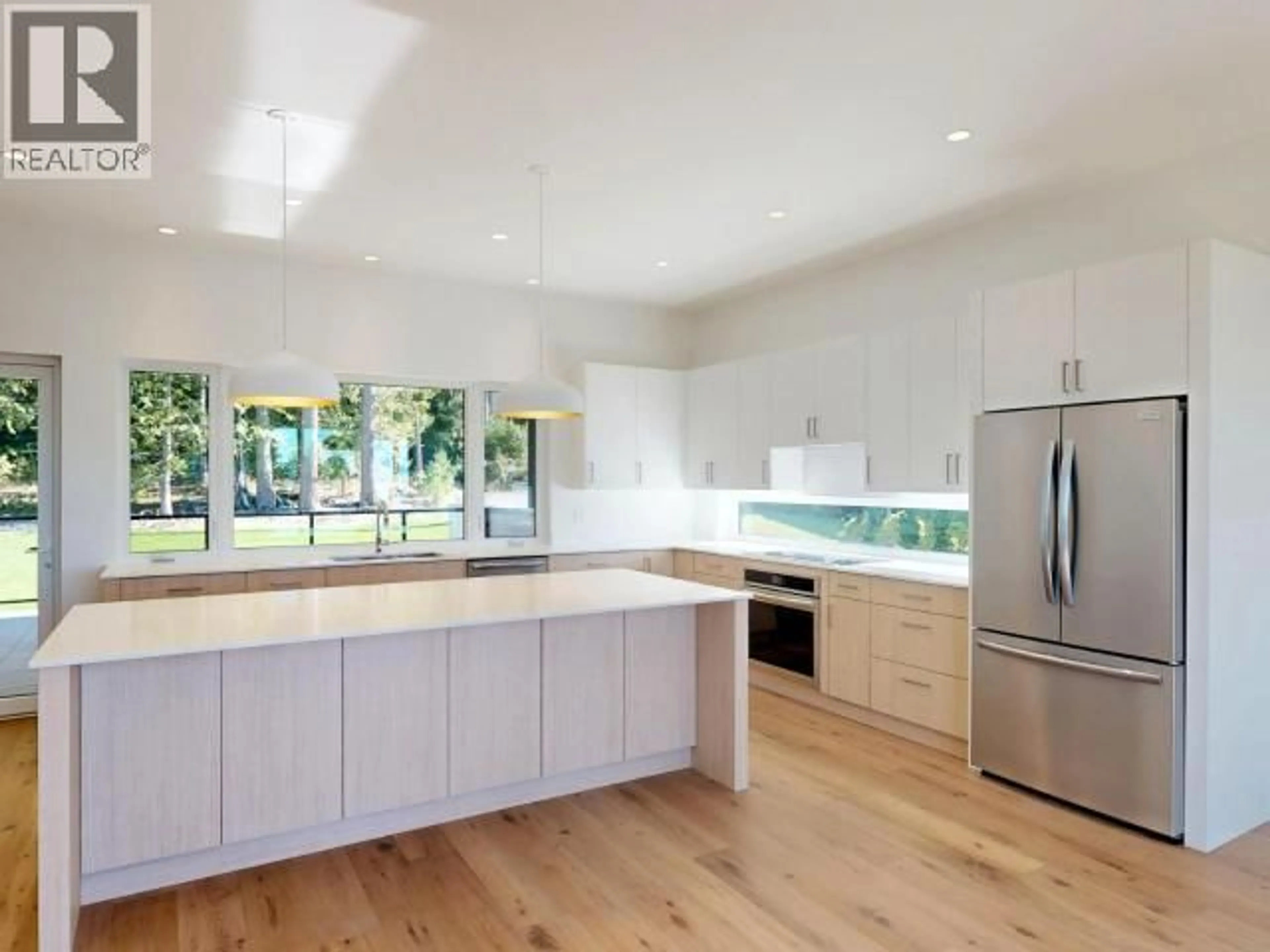 Contemporary kitchen, unknown for 3900 EAGLE RIDGE PLACE, Powell River British Columbia