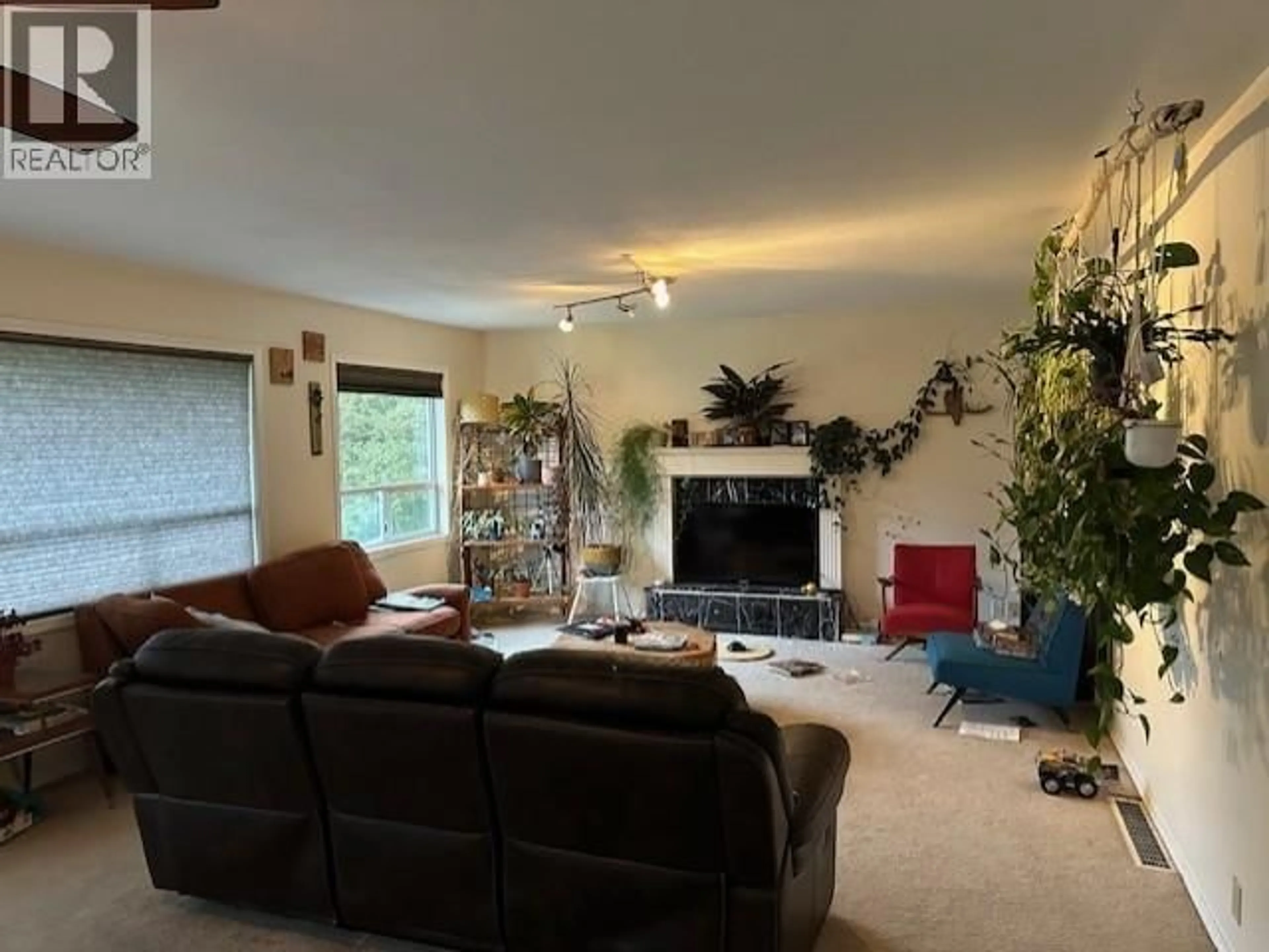 Living room with furniture, unknown for 5628 TANNER AVE, Powell River British Columbia