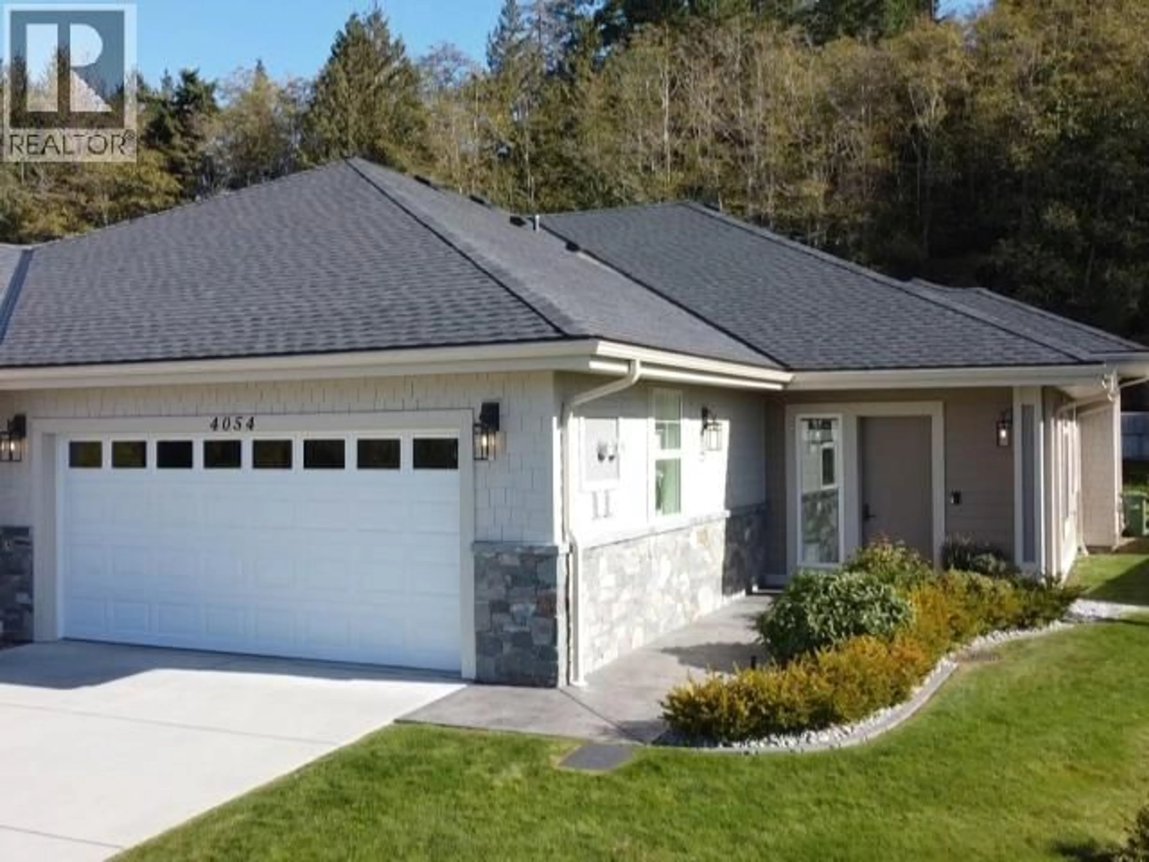Home with vinyl exterior material, street for 4054 SATURNA AVE, Powell River British Columbia V8A5T4