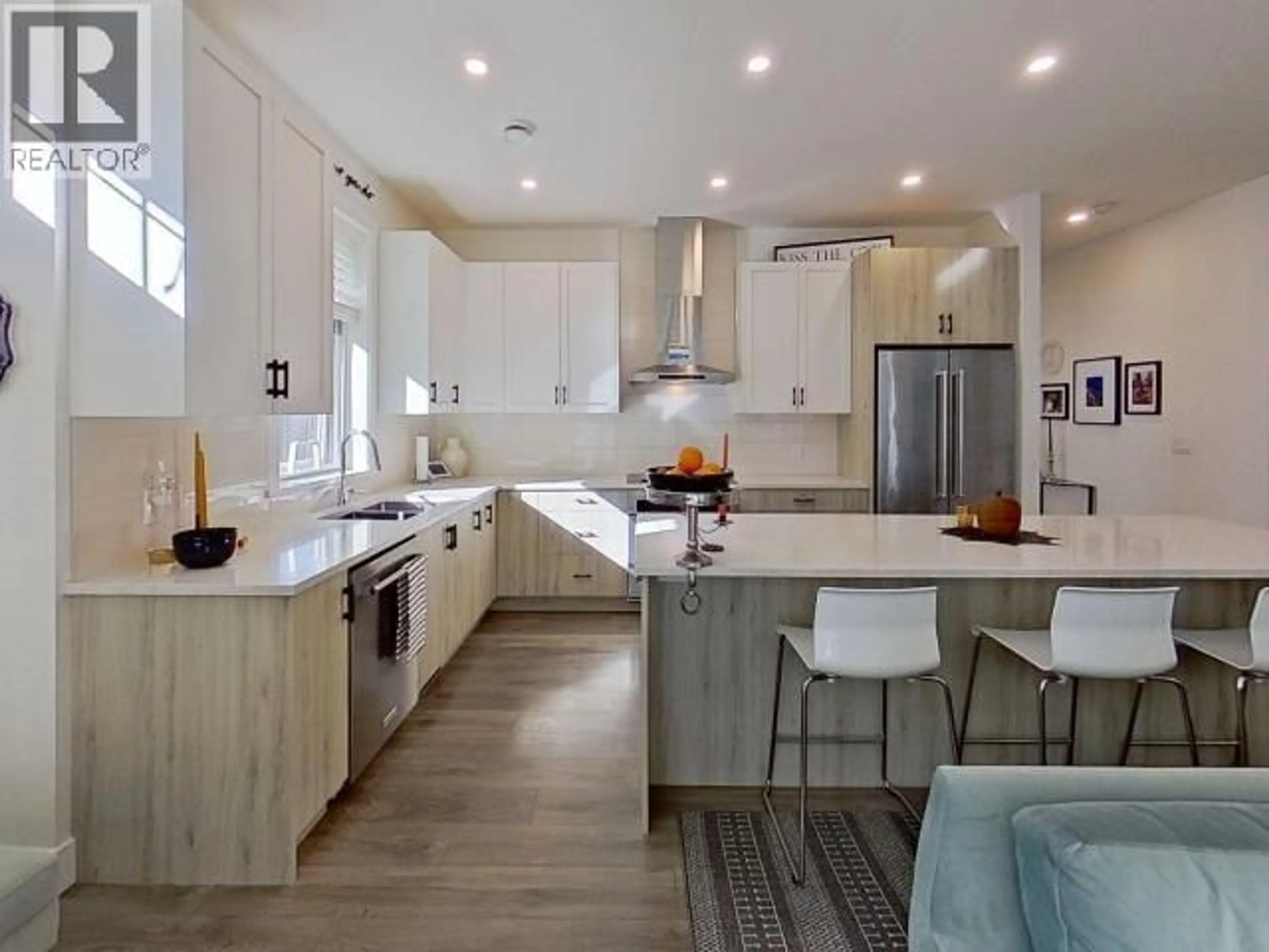 Contemporary kitchen, unknown for 4054 SATURNA AVE, Powell River British Columbia V8A5T4
