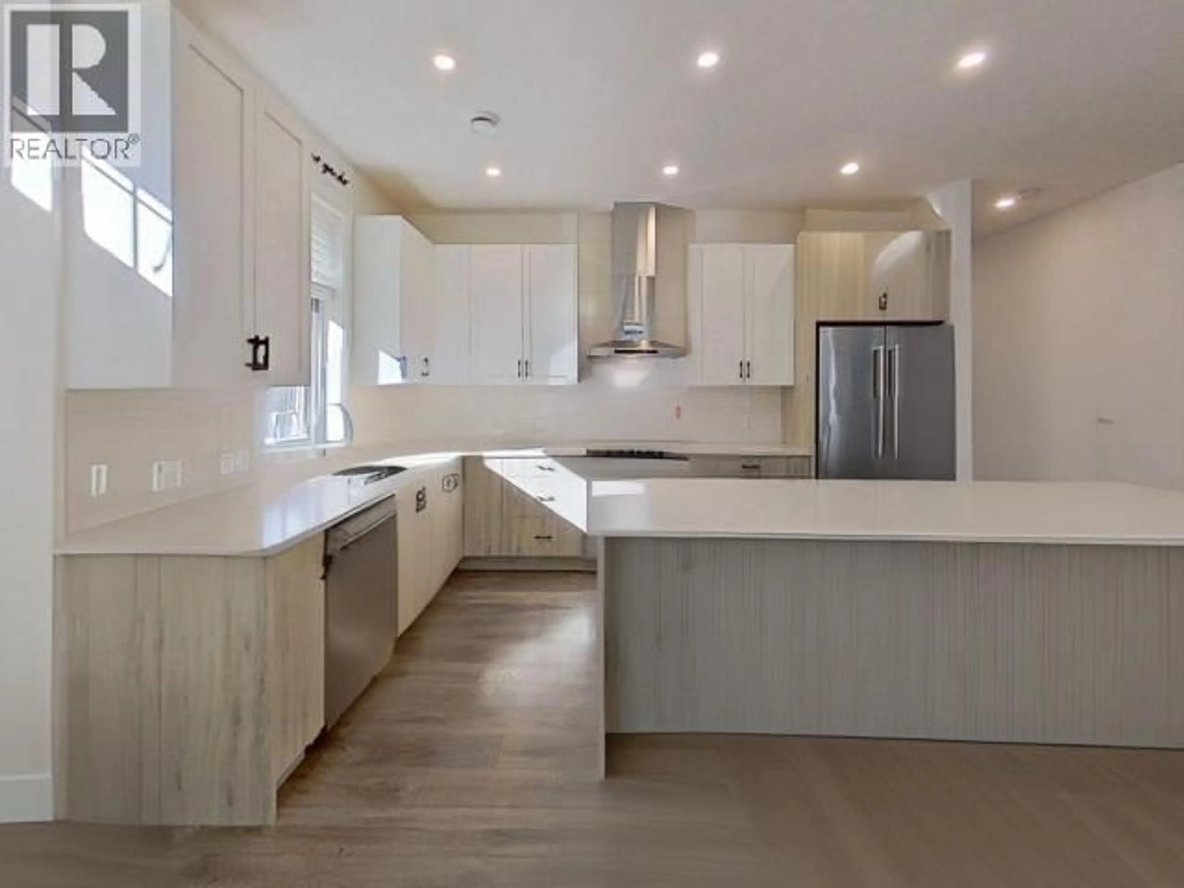 Open concept kitchen, unknown for 4054 SATURNA AVE, Powell River British Columbia V8A5T4