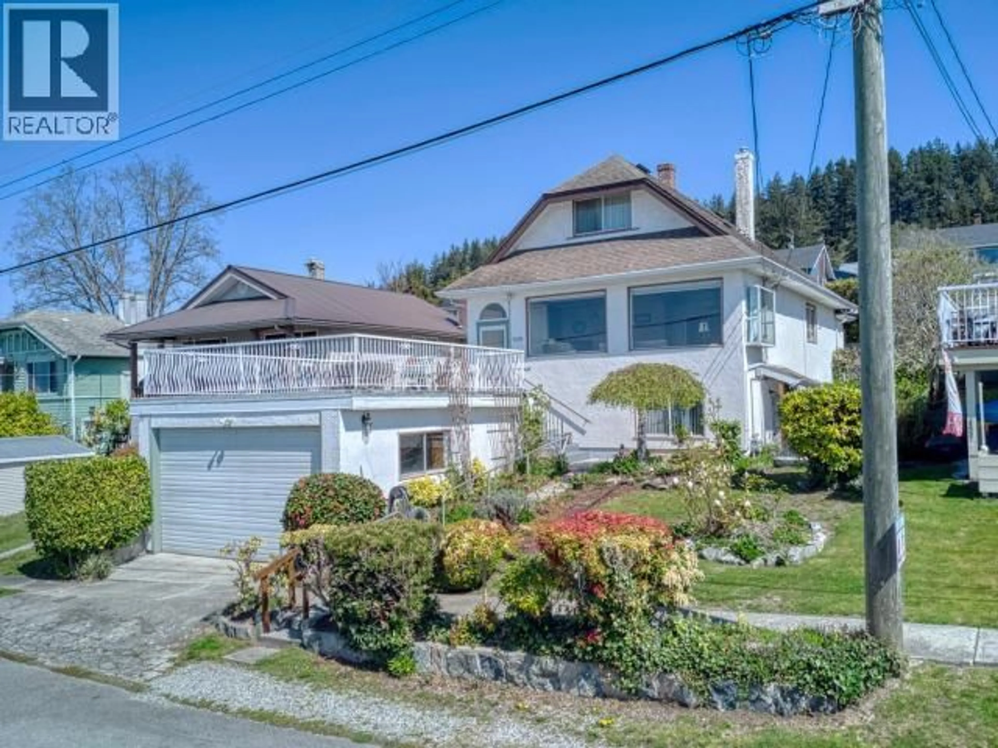 A pic from outside/outdoor area/front of a property/back of a property/a pic from drone, street for 5438 LABURNUM AVE, Powell River British Columbia V8A4M7