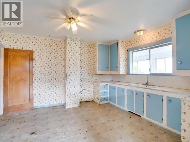 5358 EARL STREET, Texada Island 3
