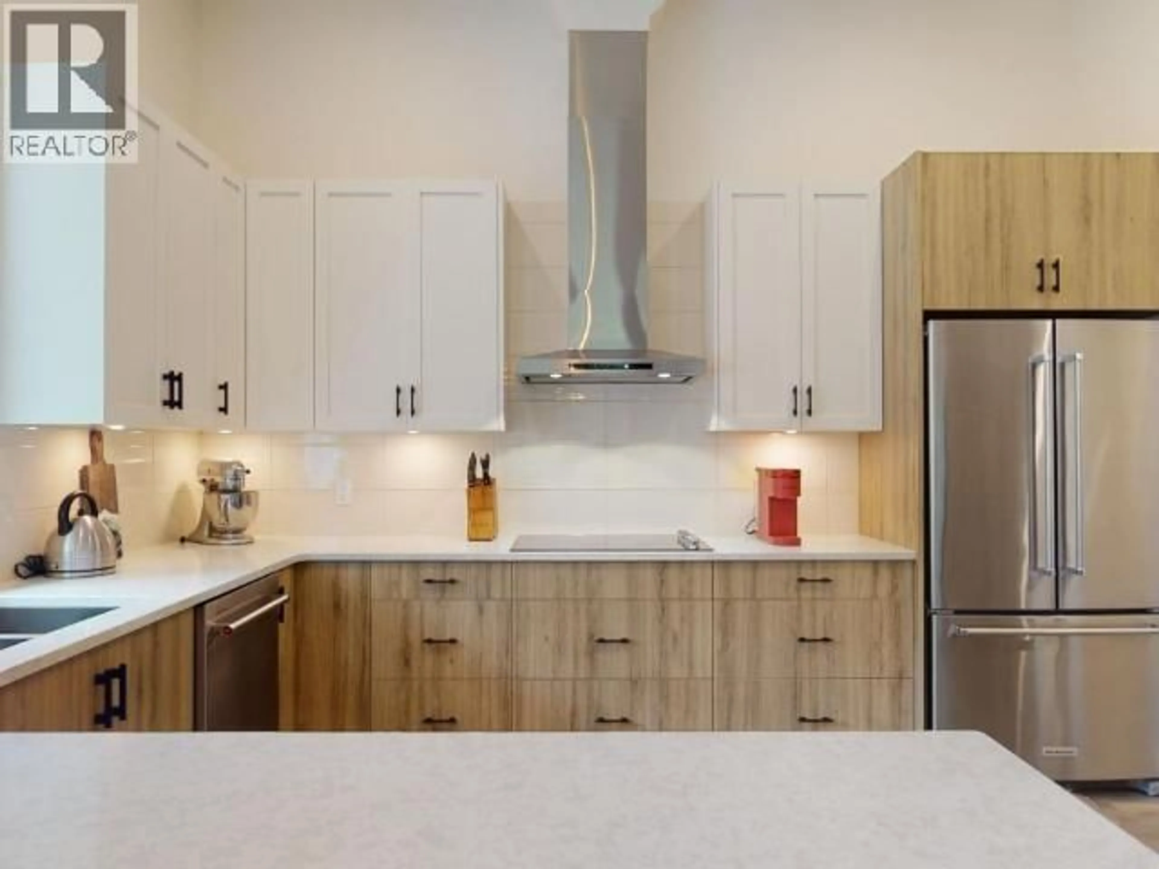 Contemporary kitchen, unknown for 4048 SATURNA AVE, Powell River British Columbia V8A5T4