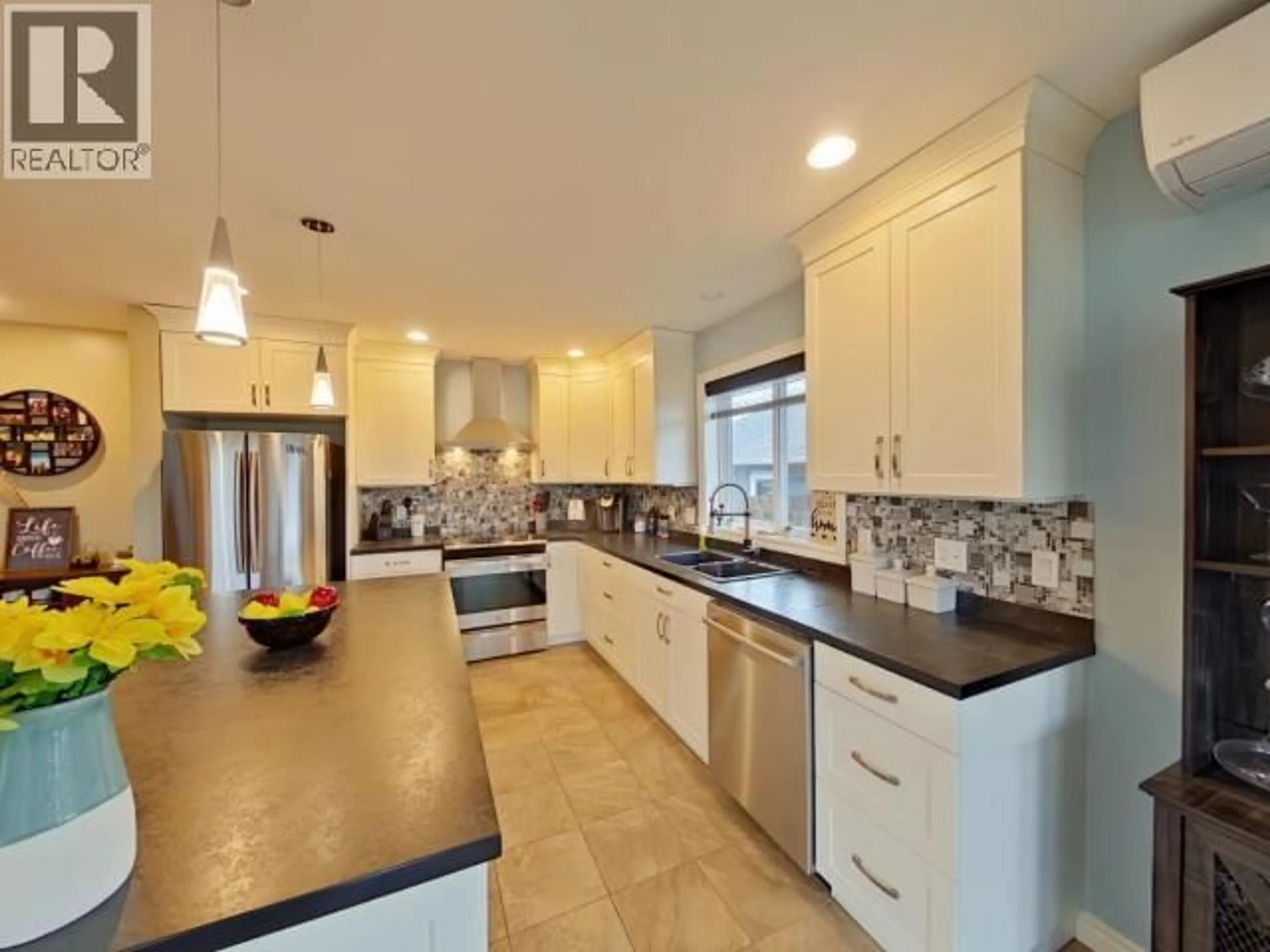 Contemporary kitchen, ceramic/tile floor for 7361 GLACIER STREET, Powell River British Columbia V8A5V2