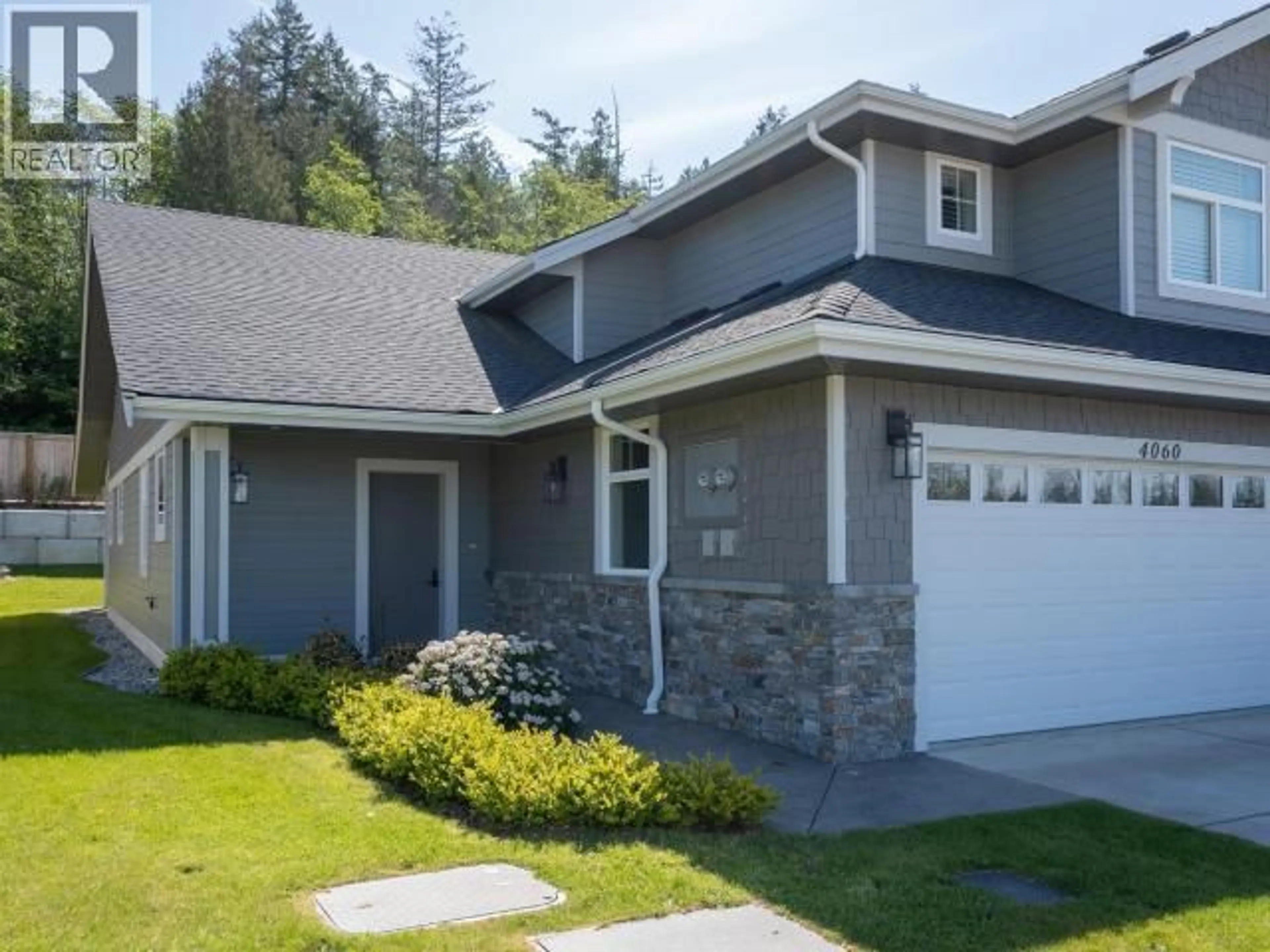 Home with vinyl exterior material, street for 4060 SATURNA AVE, Powell River British Columbia V8A5T4