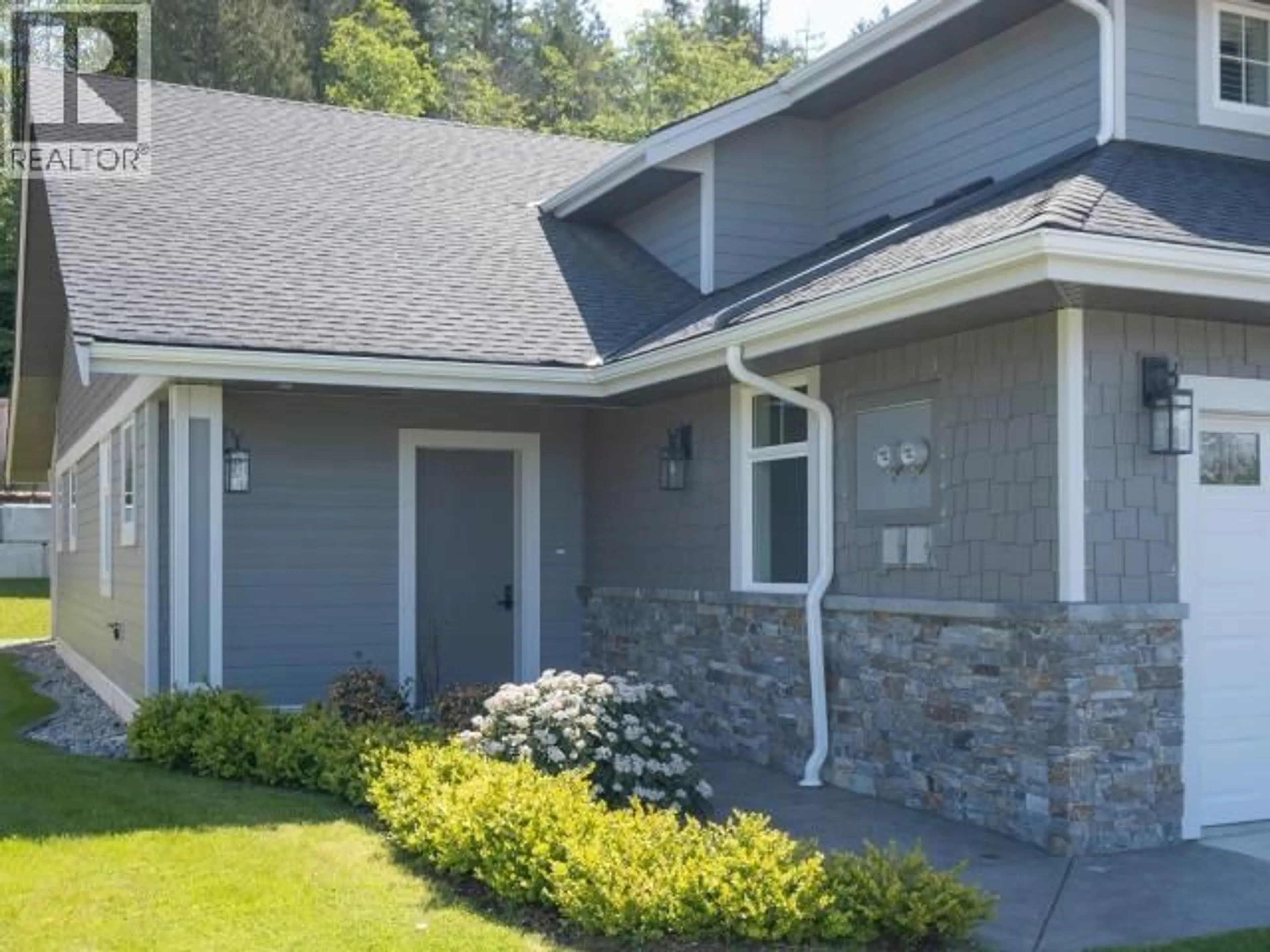 Home with vinyl exterior material, unknown for 4060 SATURNA AVE, Powell River British Columbia V8A5T4