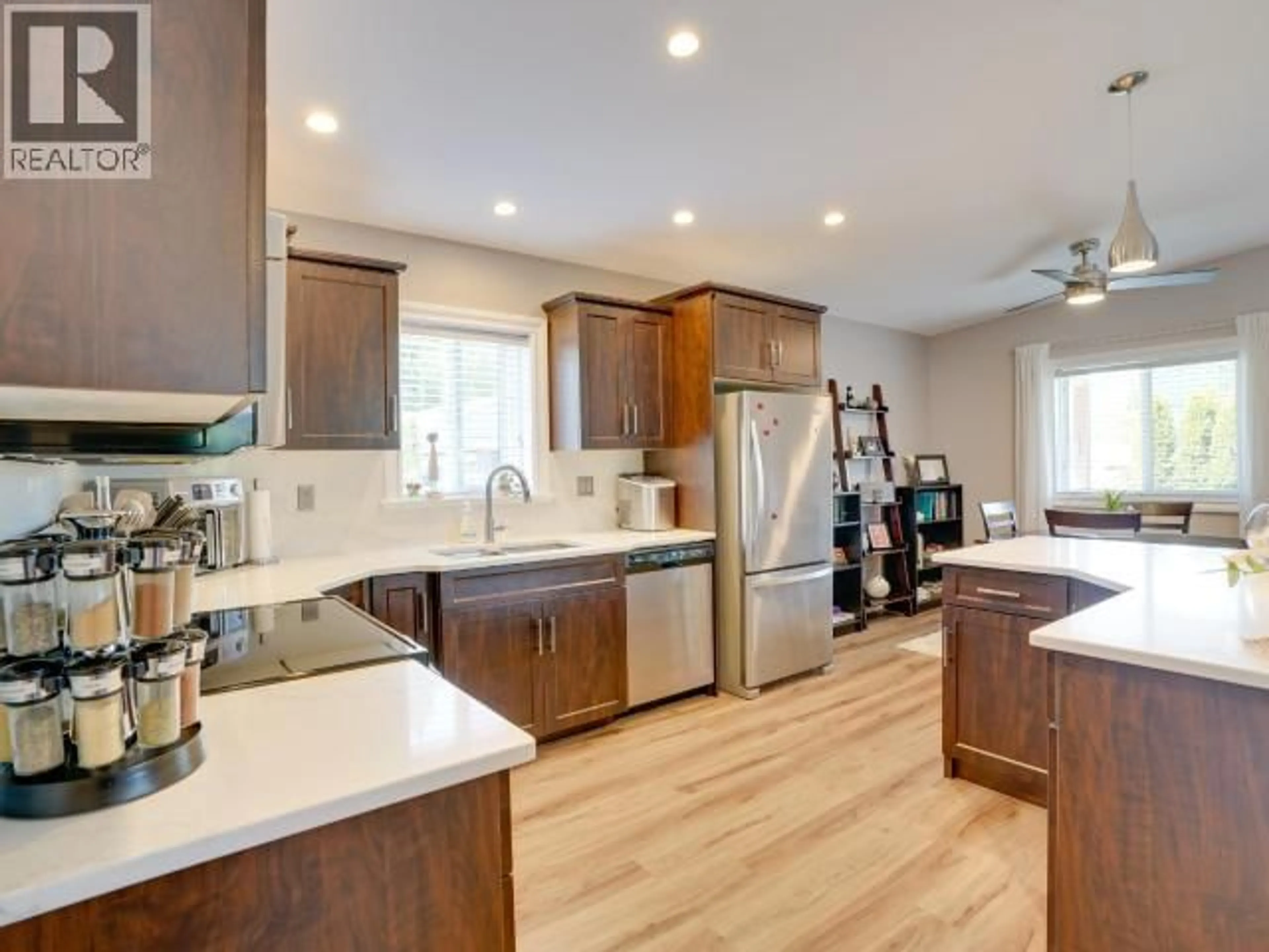 Open concept kitchen, wood/laminate floor for 8430 - 115 SPRINGBROOK ROAD, Powell River British Columbia V8A0S3