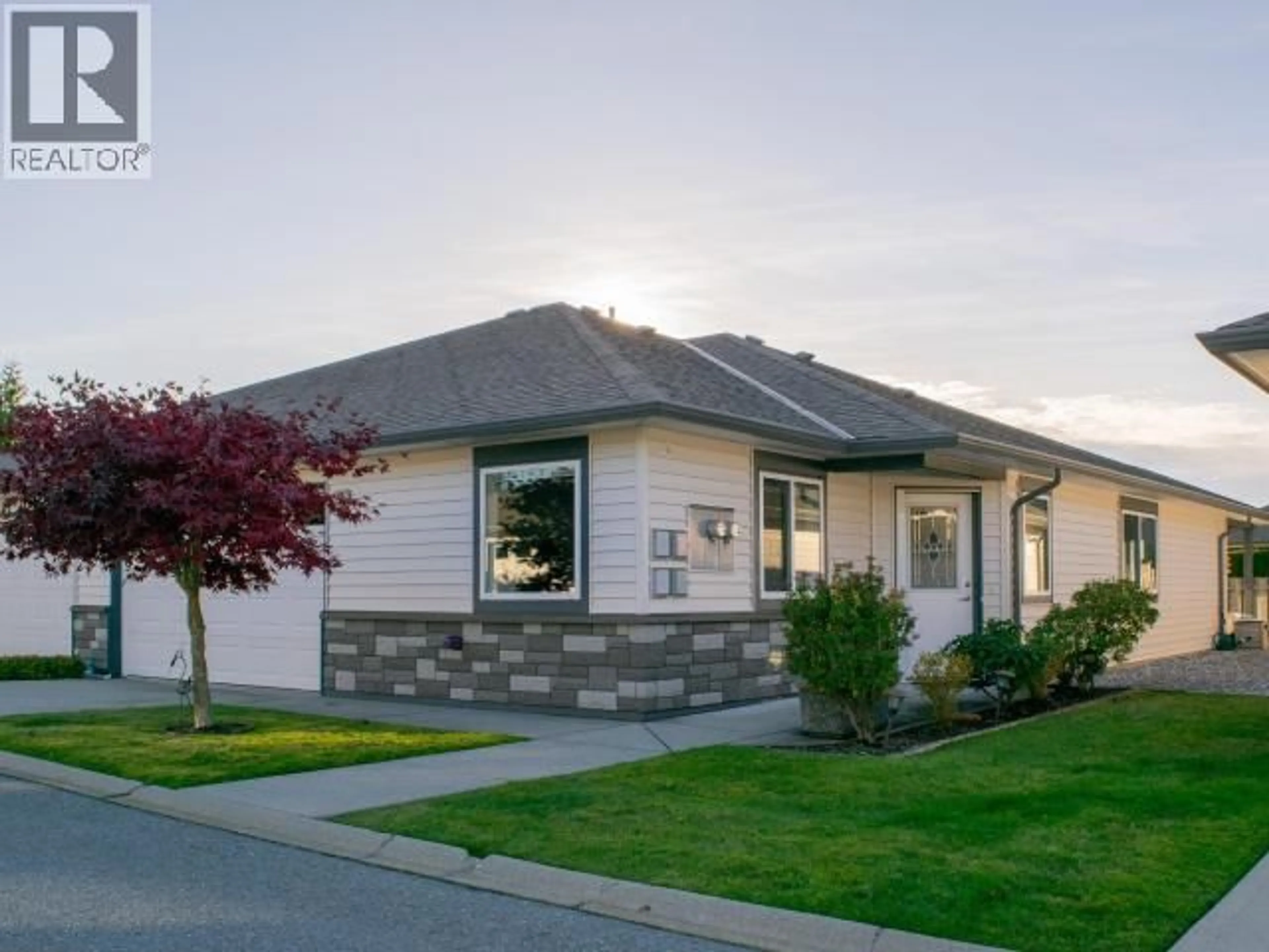 Home with vinyl exterior material, street for 7 - 4415 MANSON AVE, Powell River British Columbia V8A0A5