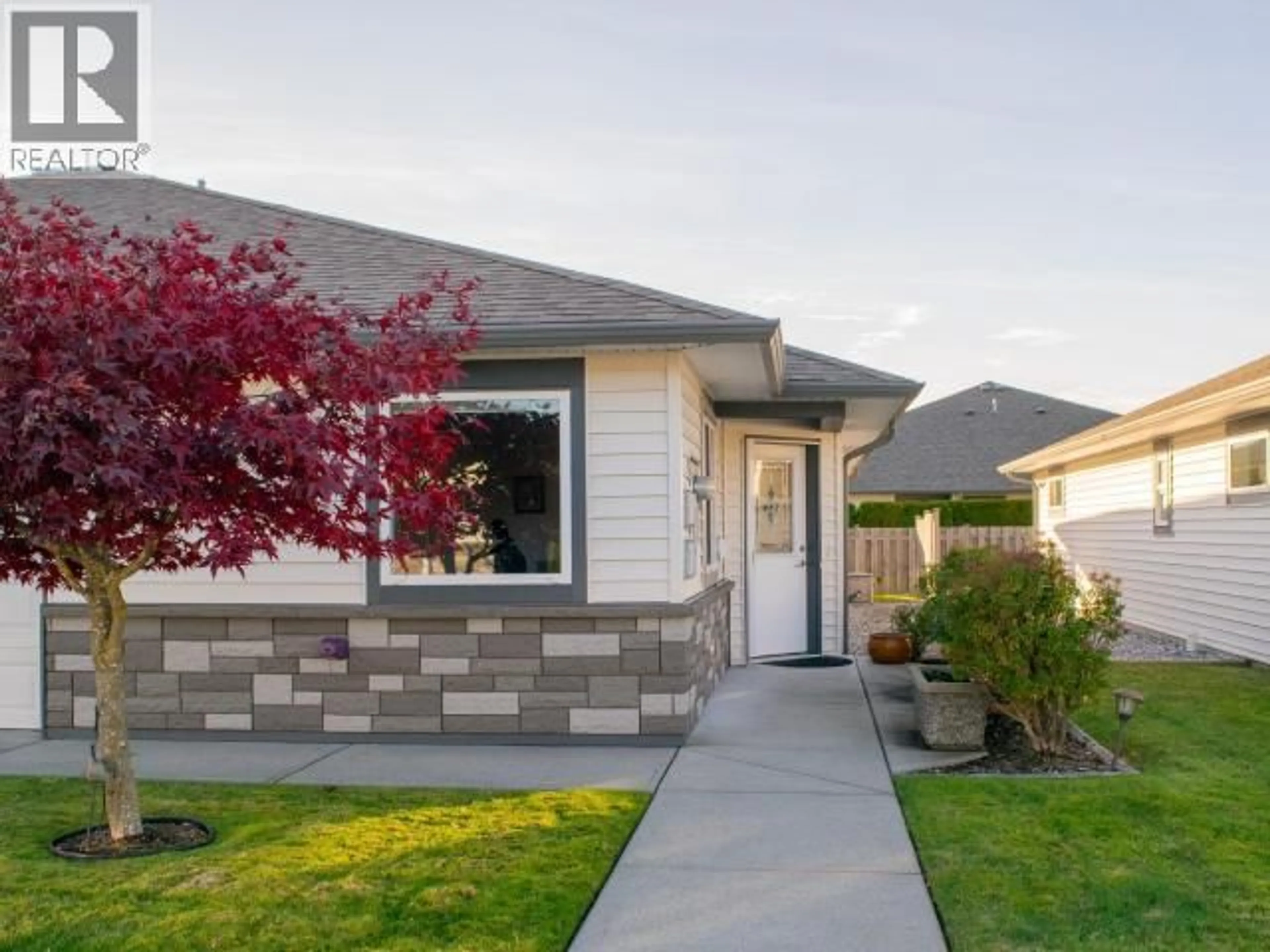 Home with vinyl exterior material, street for 7 - 4415 MANSON AVE, Powell River British Columbia V8A0A5