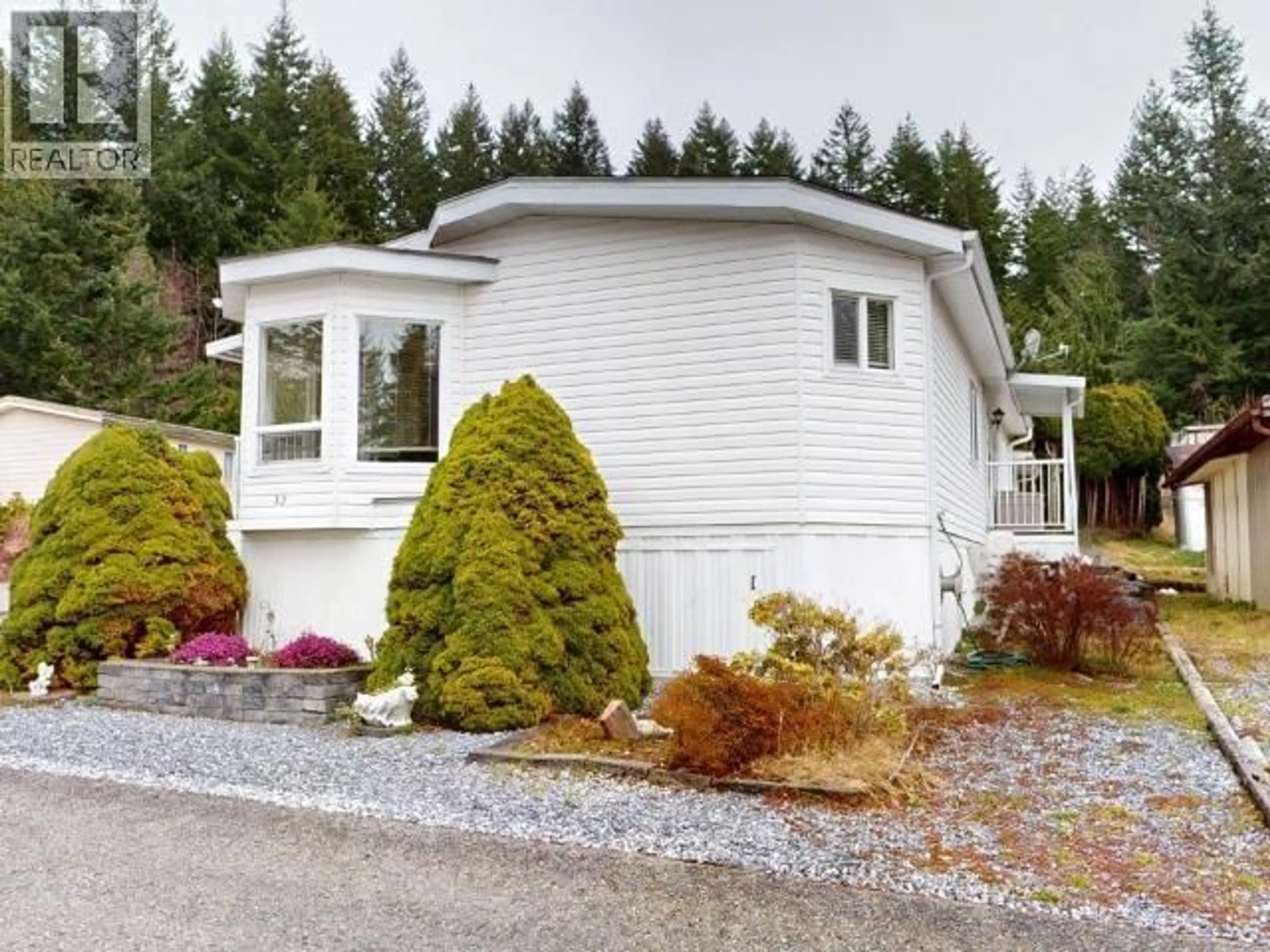 Home with vinyl exterior material, street for 32-6271 MCANDREW AVE, Powell River British Columbia V8A5G8