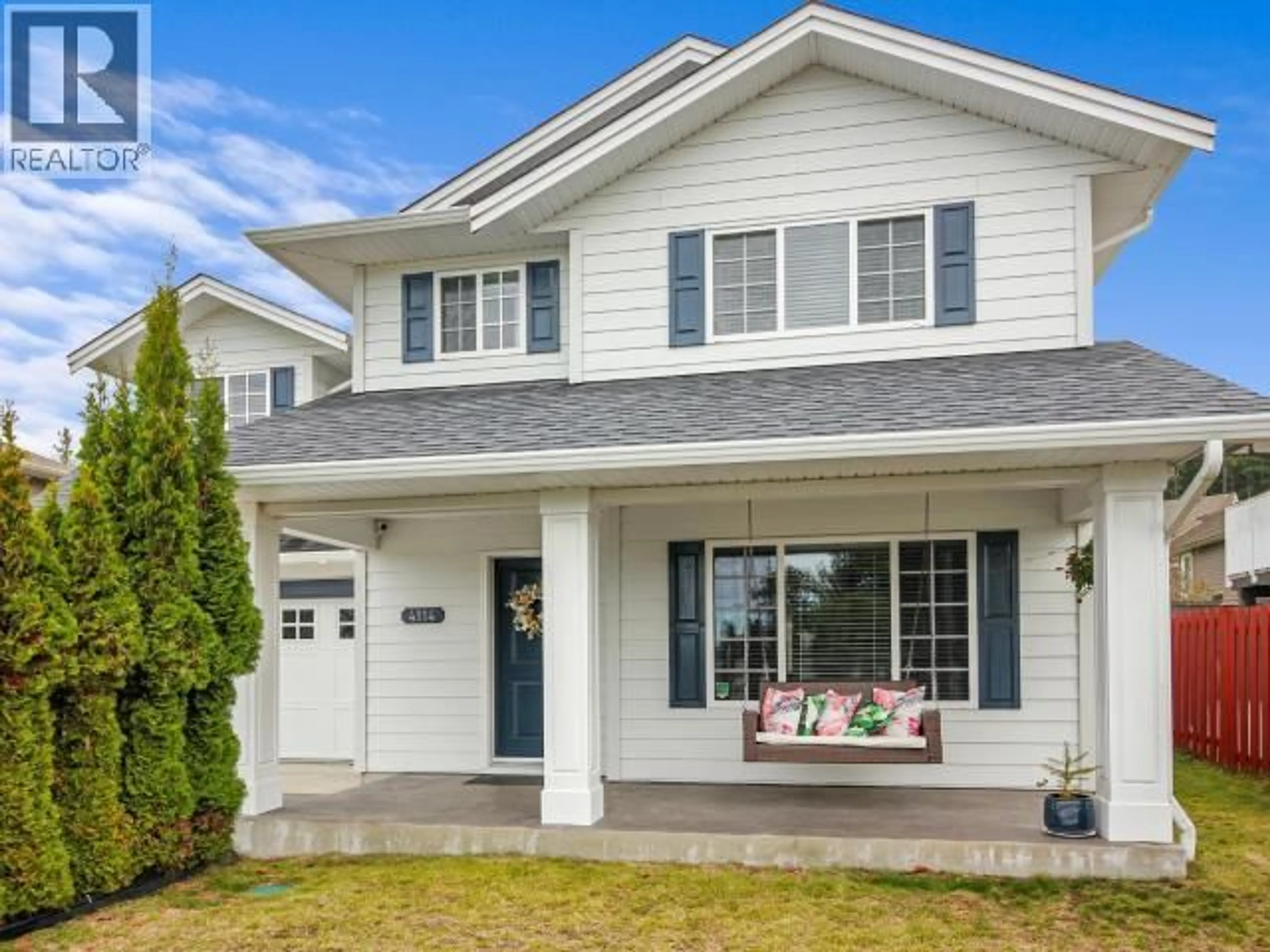 Home with vinyl exterior material, street for 4114 BOWNESS AVE, Powell River British Columbia V8A0A8