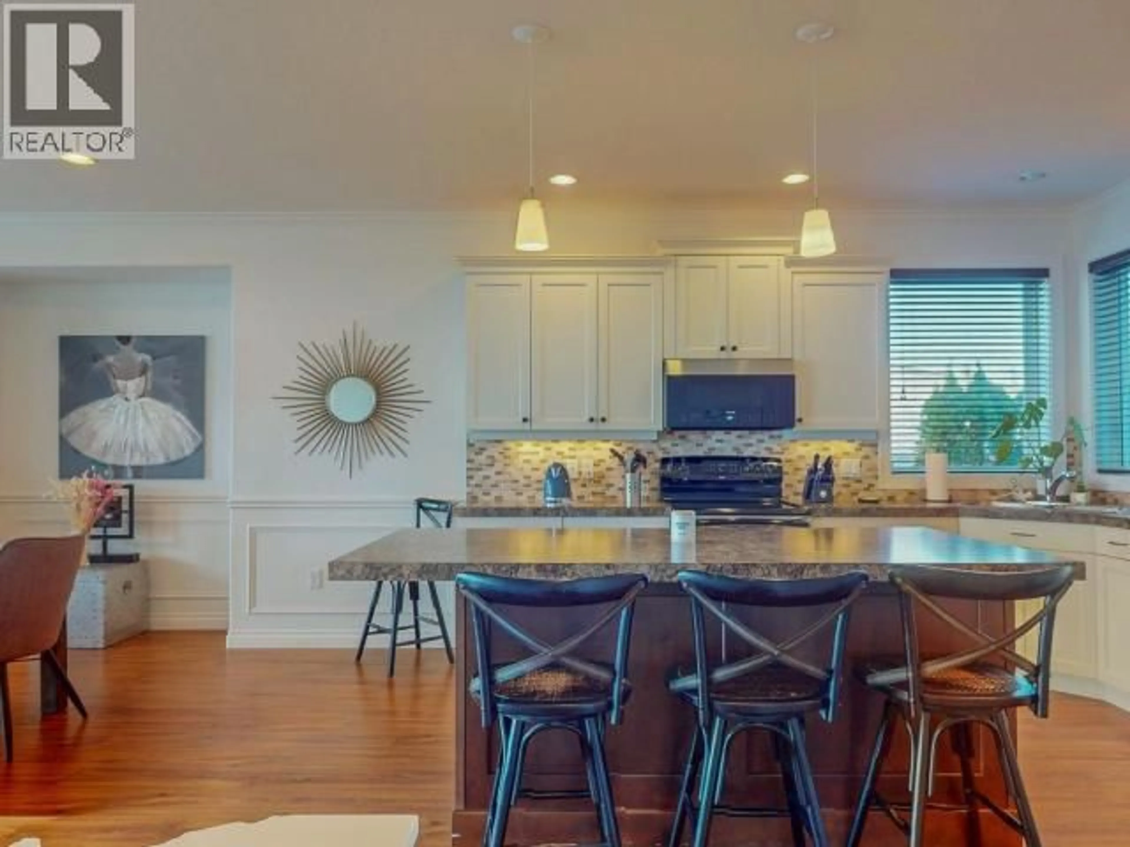 Open concept kitchen, unknown for 4363 ONTARIO AVE, Powell River British Columbia V8A5B6