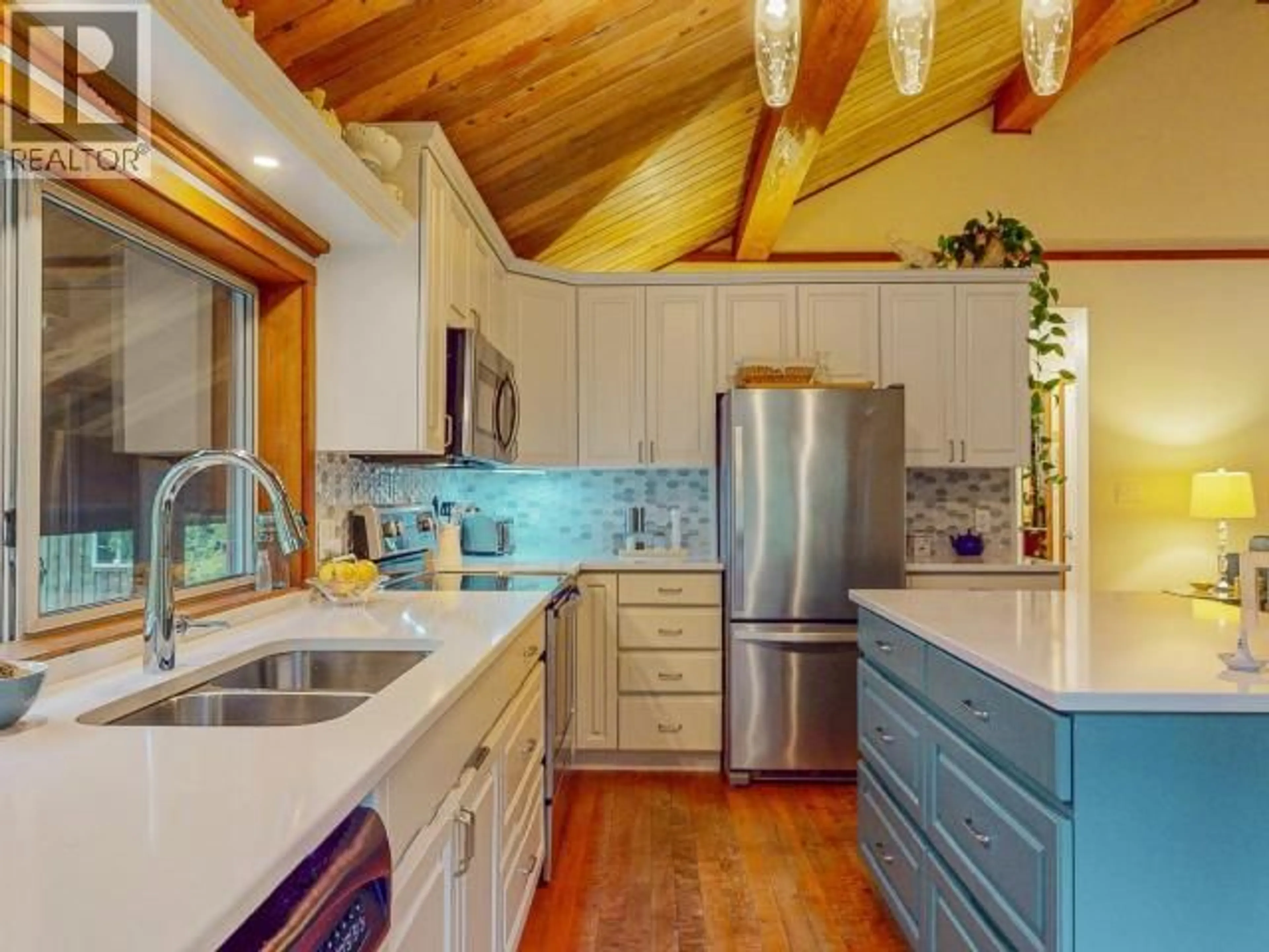 Open concept kitchen, unknown for 2467 SWEDE BELLE ROAD, Powell River British Columbia V8A0P1