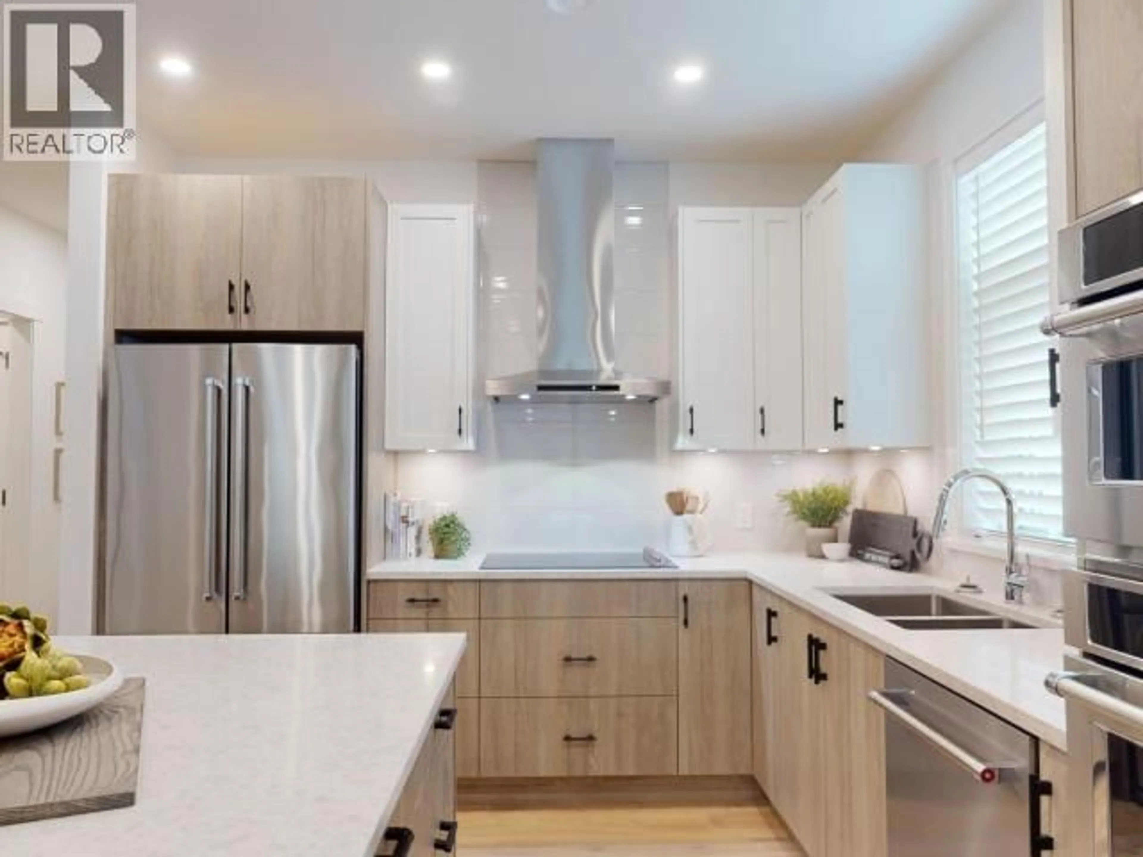 Contemporary kitchen, wood/laminate floor for 4066 SATURNA AVE, Powell River British Columbia V8A5T4