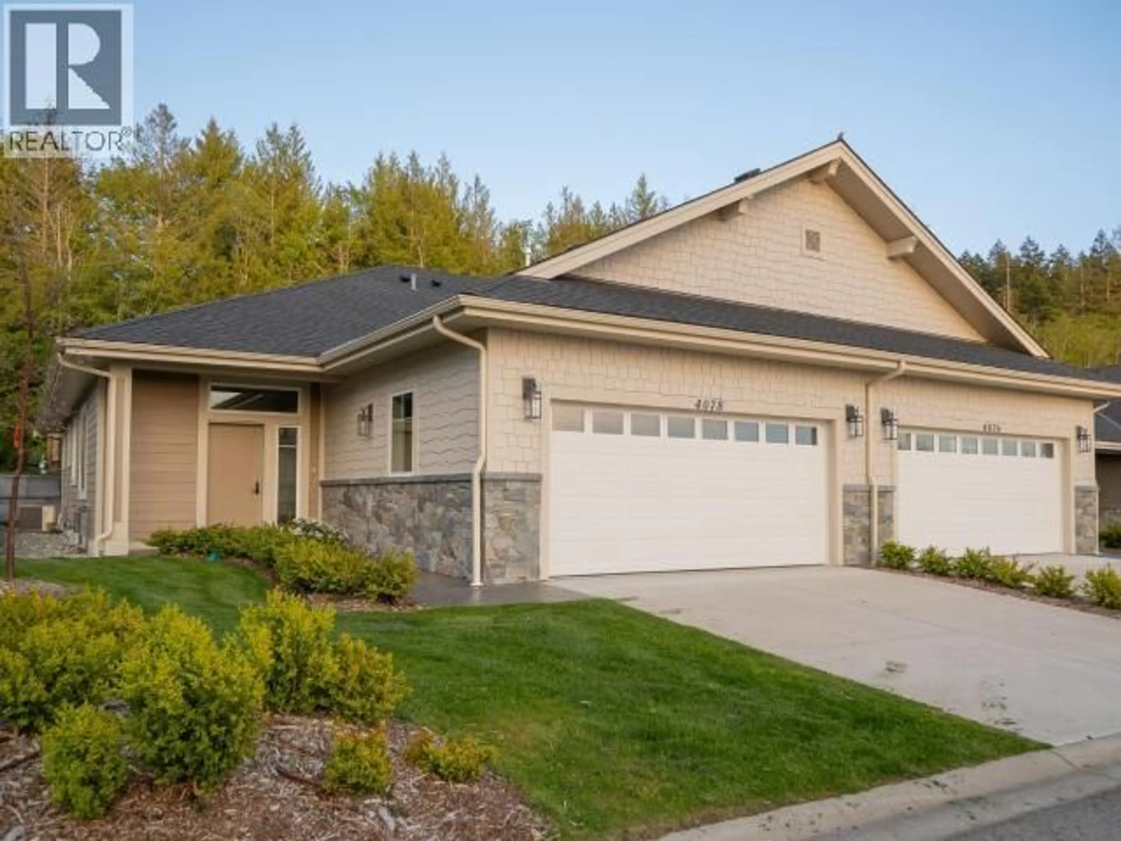 Home with vinyl exterior material, street for 4078 SATURNA AVE, Powell River British Columbia V8A5T4