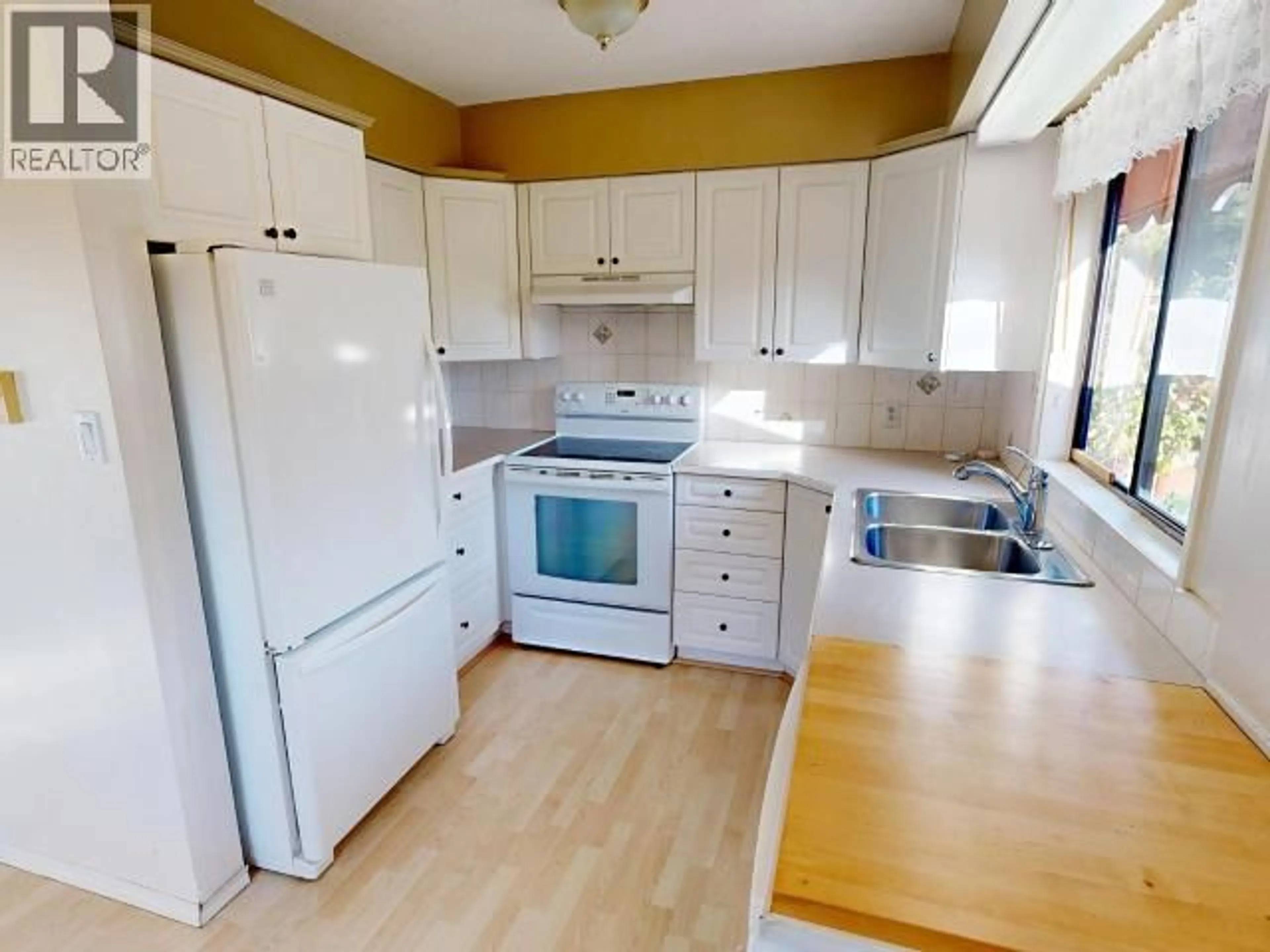 Standard kitchen, wood/laminate floor for 10198 HIGHWAY 101, Powell River British Columbia